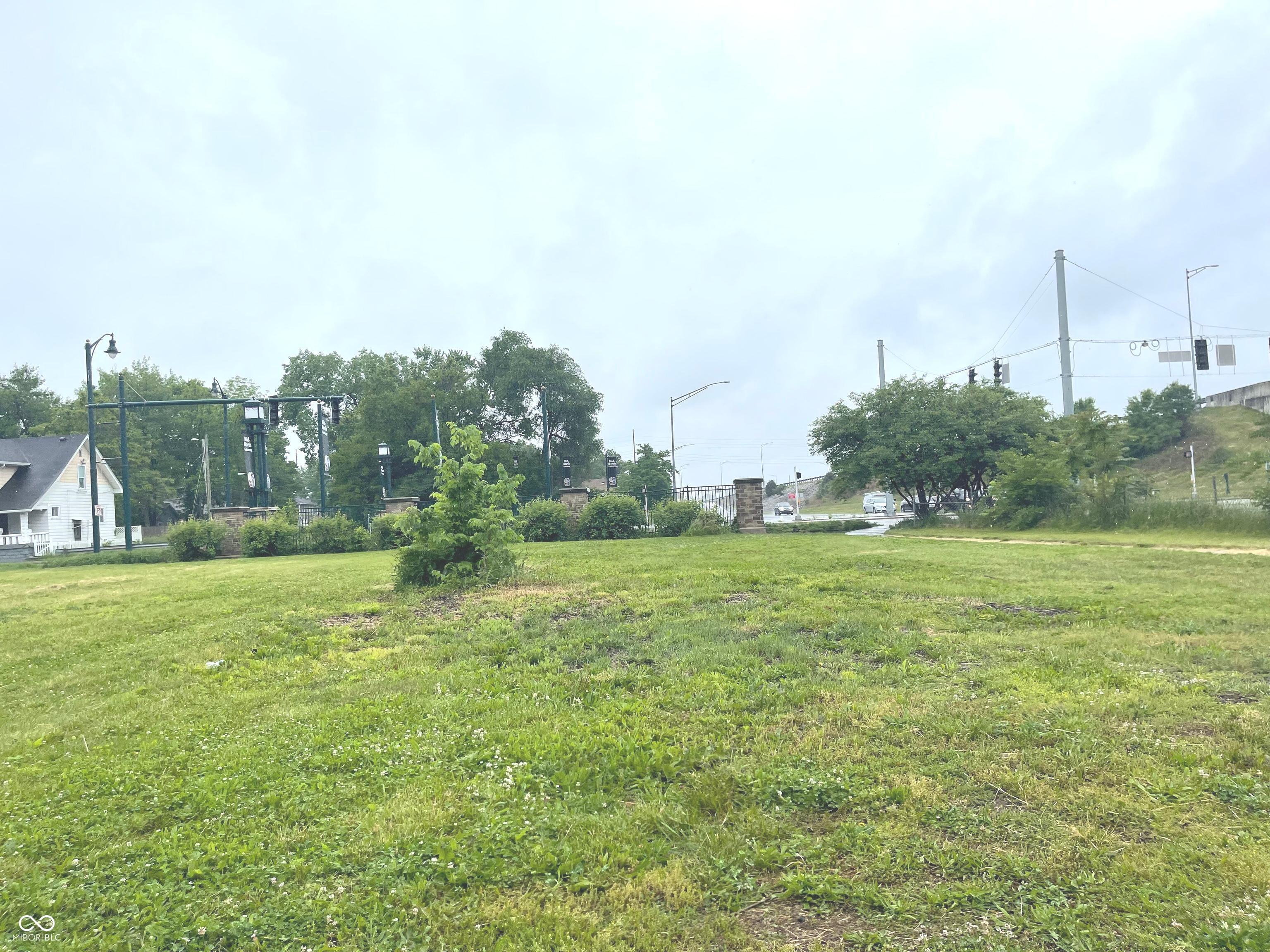 358 W 29th Street, Indianapolis, IN, 46208 photo 4 of 4