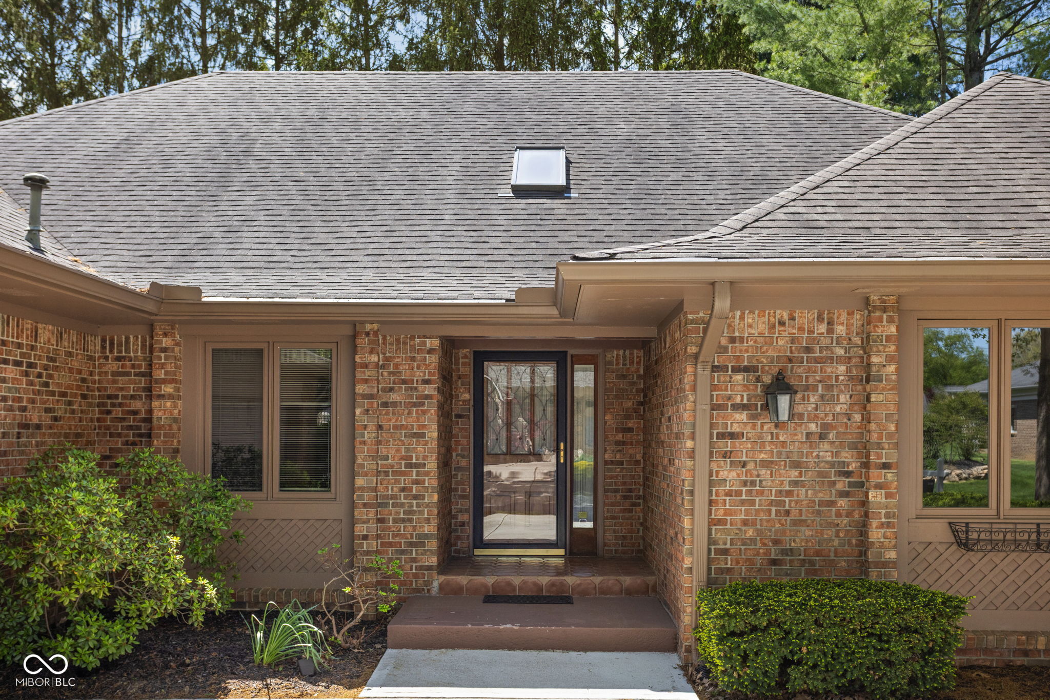947 Tamarack Circle North Drive, Indianapolis, IN, 46260 photo 4 of 41
