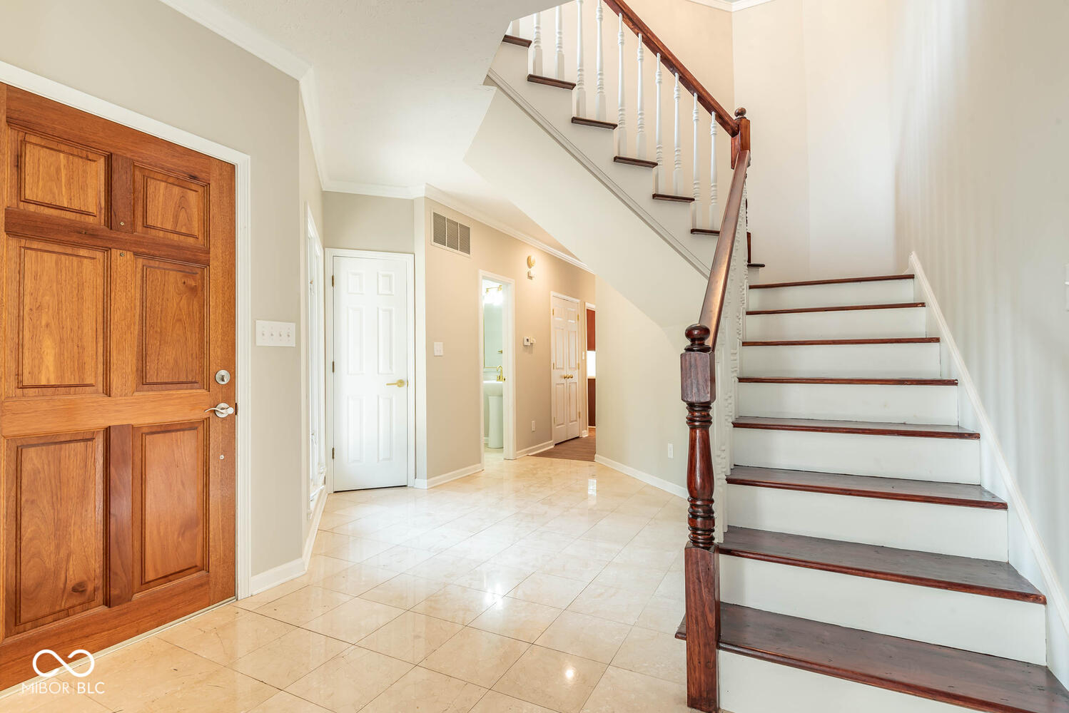9416 S Harbour Pointe Drive, Bloomington, IN, 47401 photo 4 of 40