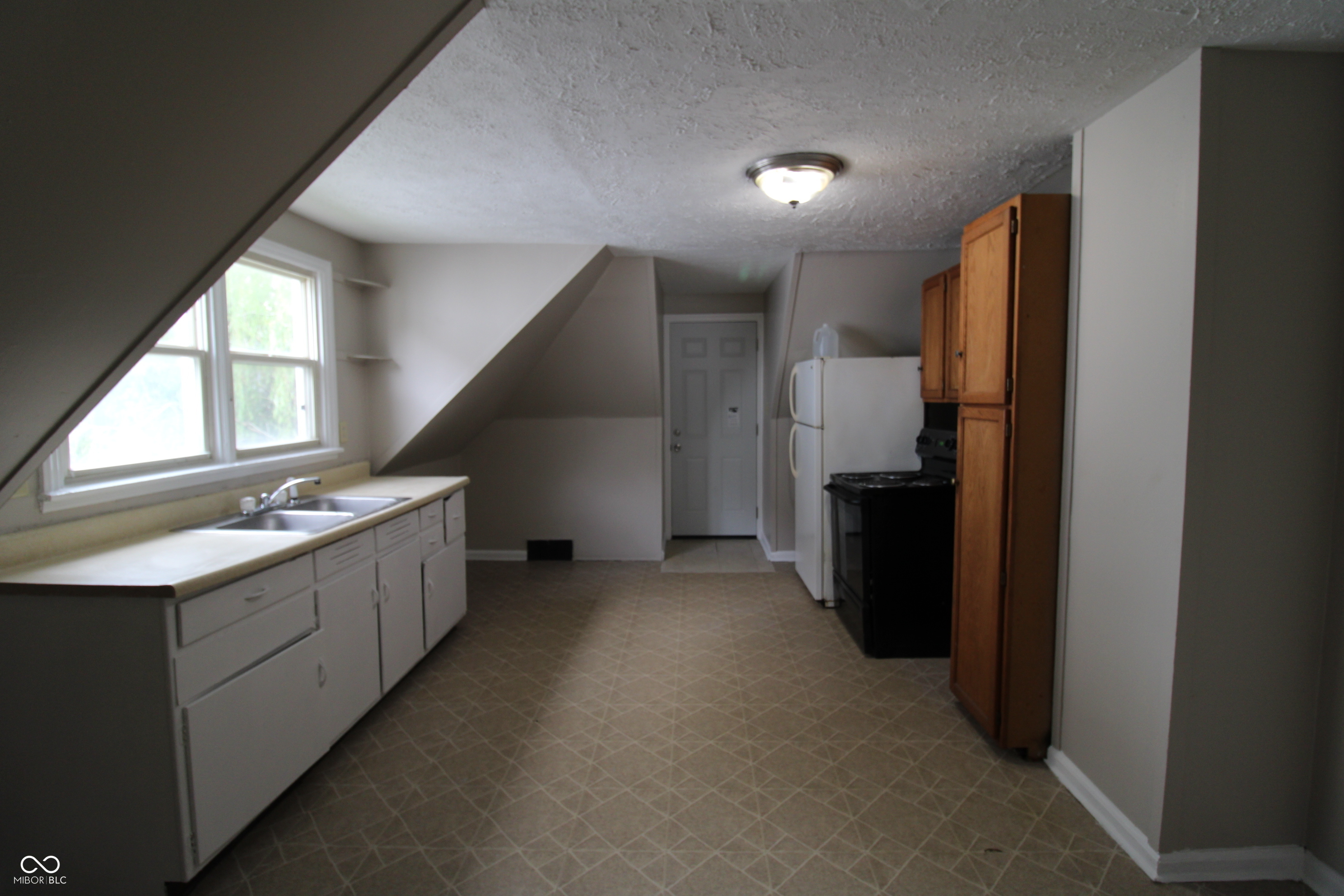 907 W Main Street, Muncie, IN, 47305 photo 4 of 7