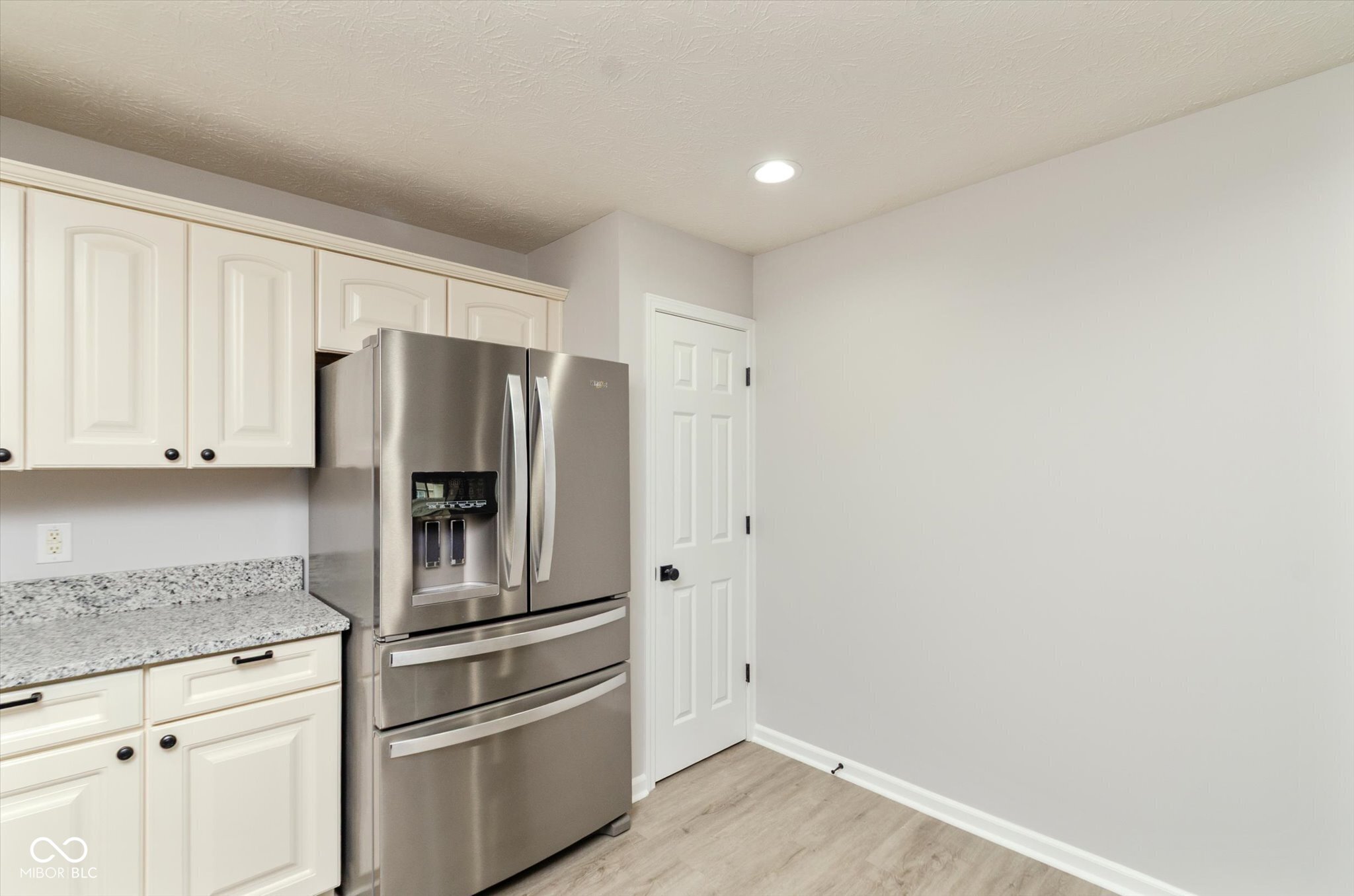 12140 Black Hills Drive, Fishers, IN, 46038 photo 4 of 32