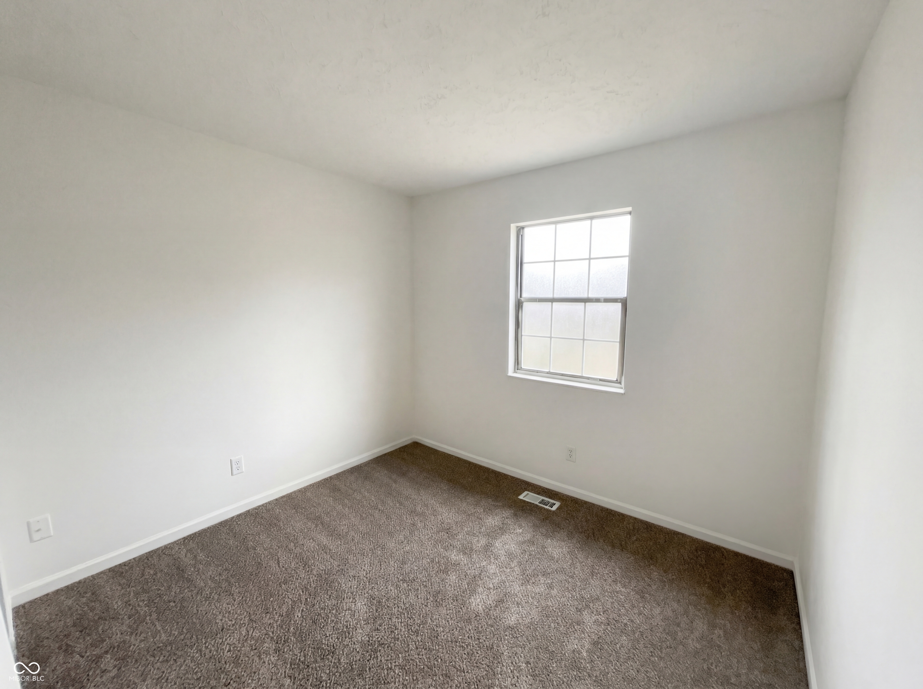 7739 Inverness Drive, Indianapolis, IN, 46237 photo 4 of 16