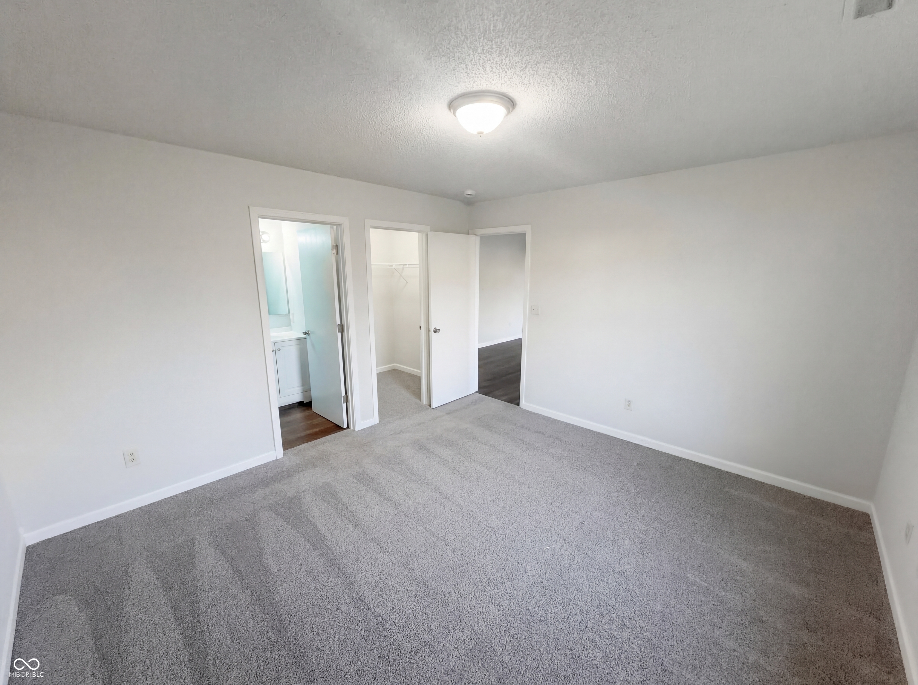 6654 Hazelhatch Drive, Indianapolis, IN, 46268 photo 4 of 20