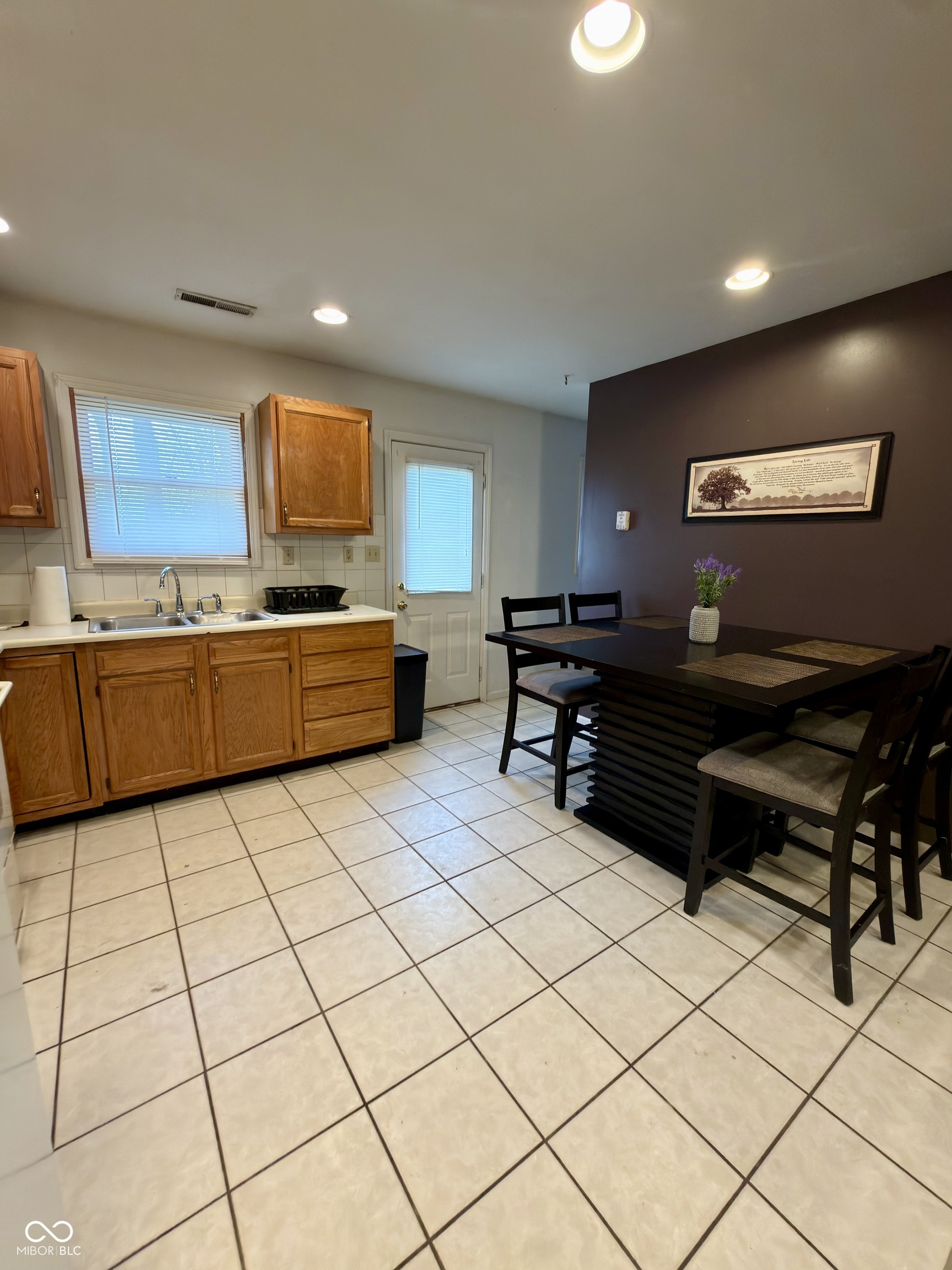 600 N Grant Street, Edinburgh, IN, 46124 photo 4 of 12