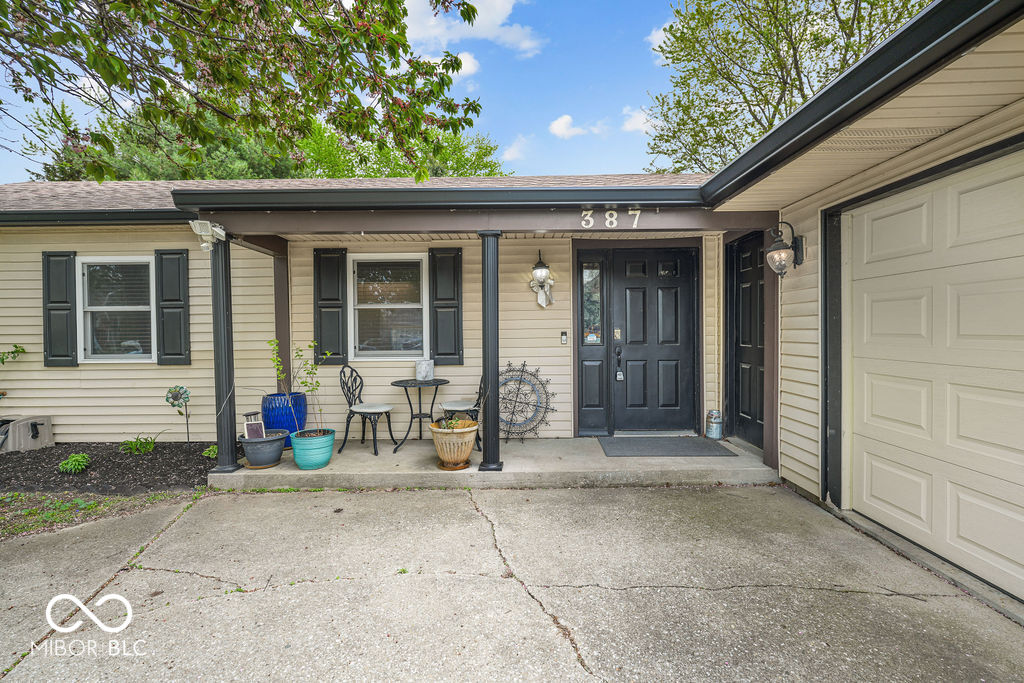 387 Pleasantview Boulevard, Greenwood, IN, 46142 photo 4 of 49