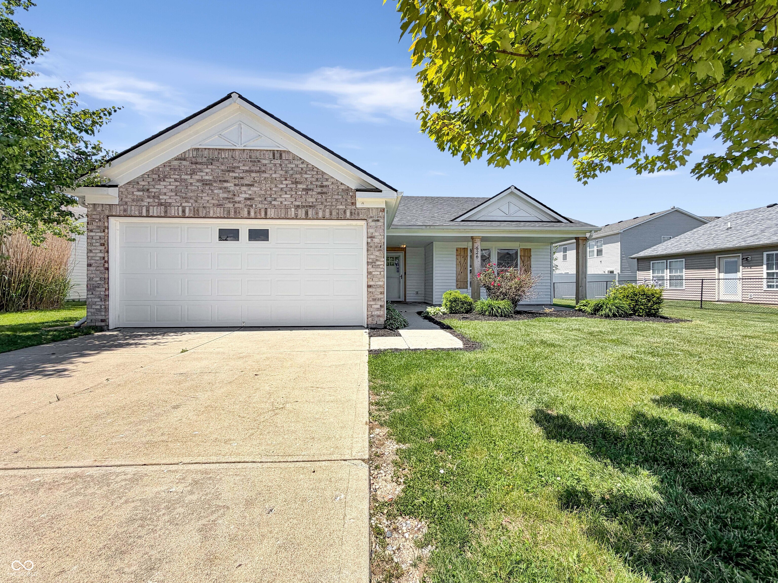 526 Bourneside Drive, Greenfield, IN, 46140 photo 4 of 17