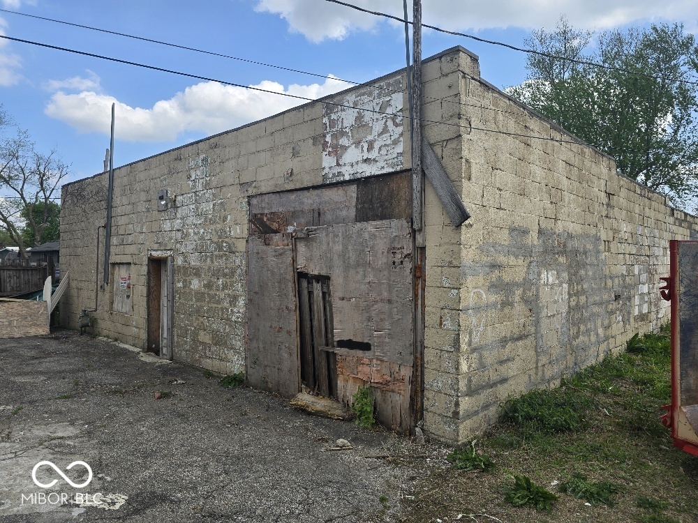 3523 E 10th Street, Indianapolis, IN, 46201 photo 4 of 22