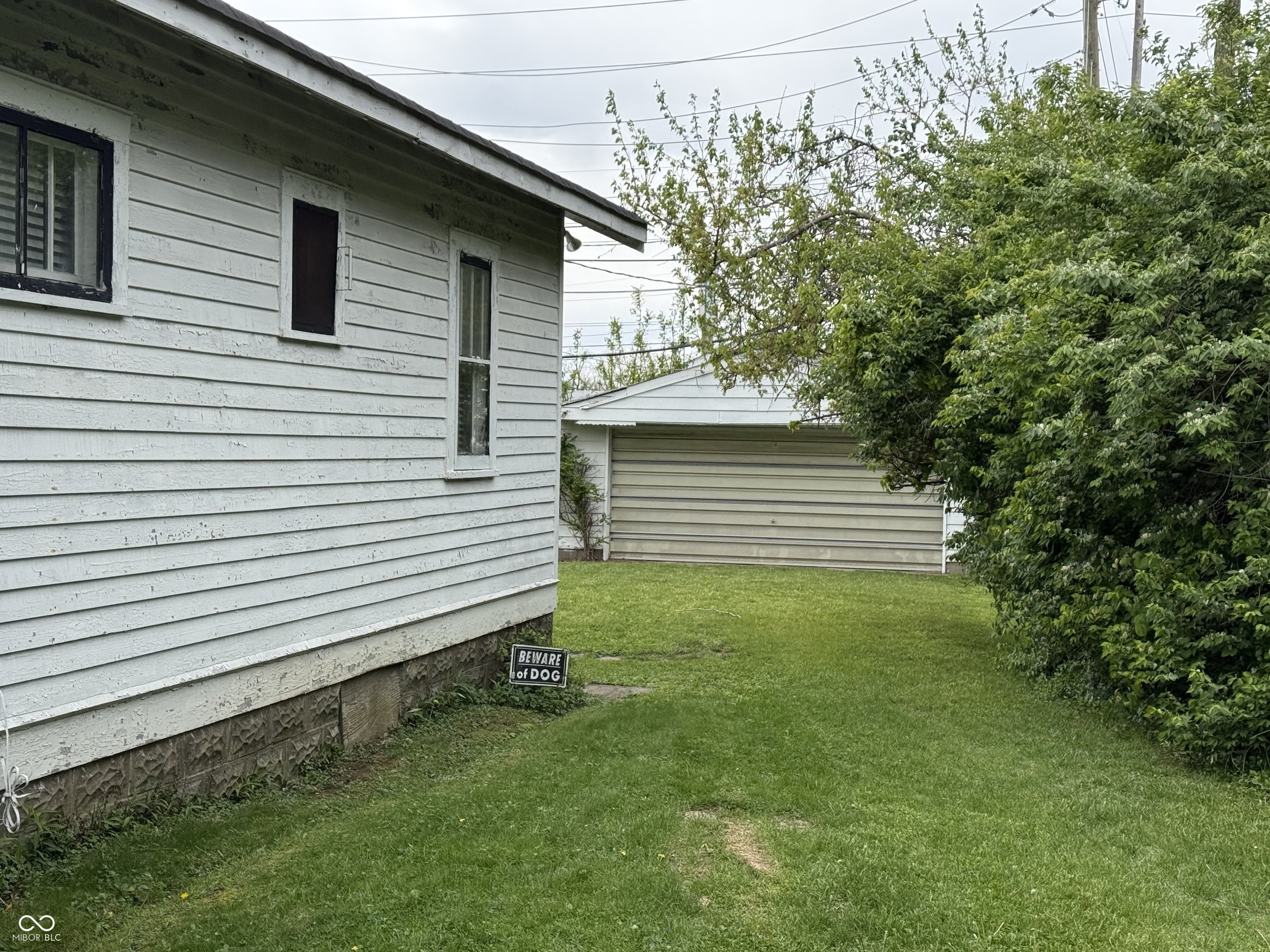1822 Englewood Drive, Indianapolis, IN, 46219 photo 4 of 20