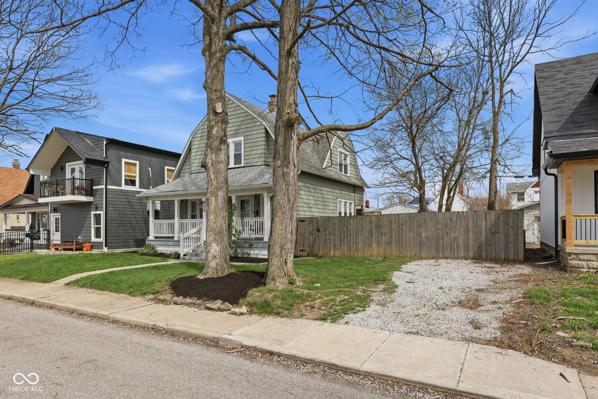 945 Tecumseh Street, Indianapolis, IN, 46201 photo 4 of 46