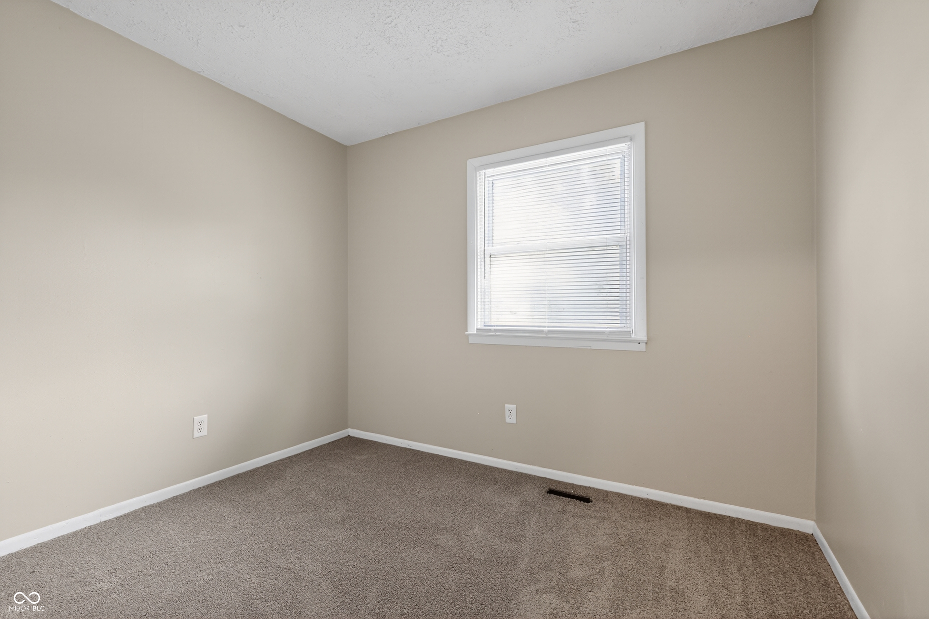 10025 Catalina Drive, Indianapolis, IN, 46235 photo 4 of 15