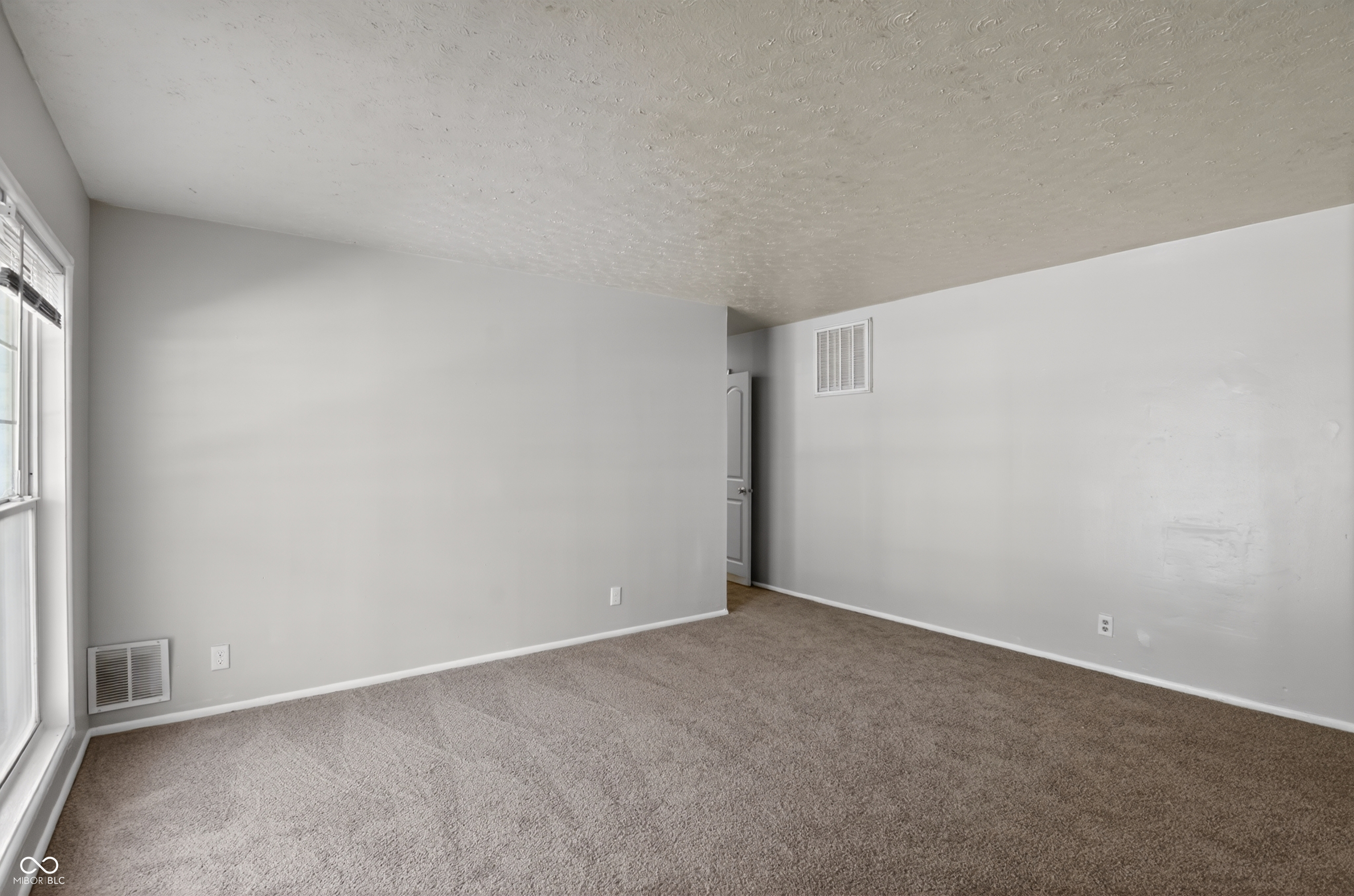 4043 Alsace Place, Indianapolis, IN, 46226 photo 4 of 37