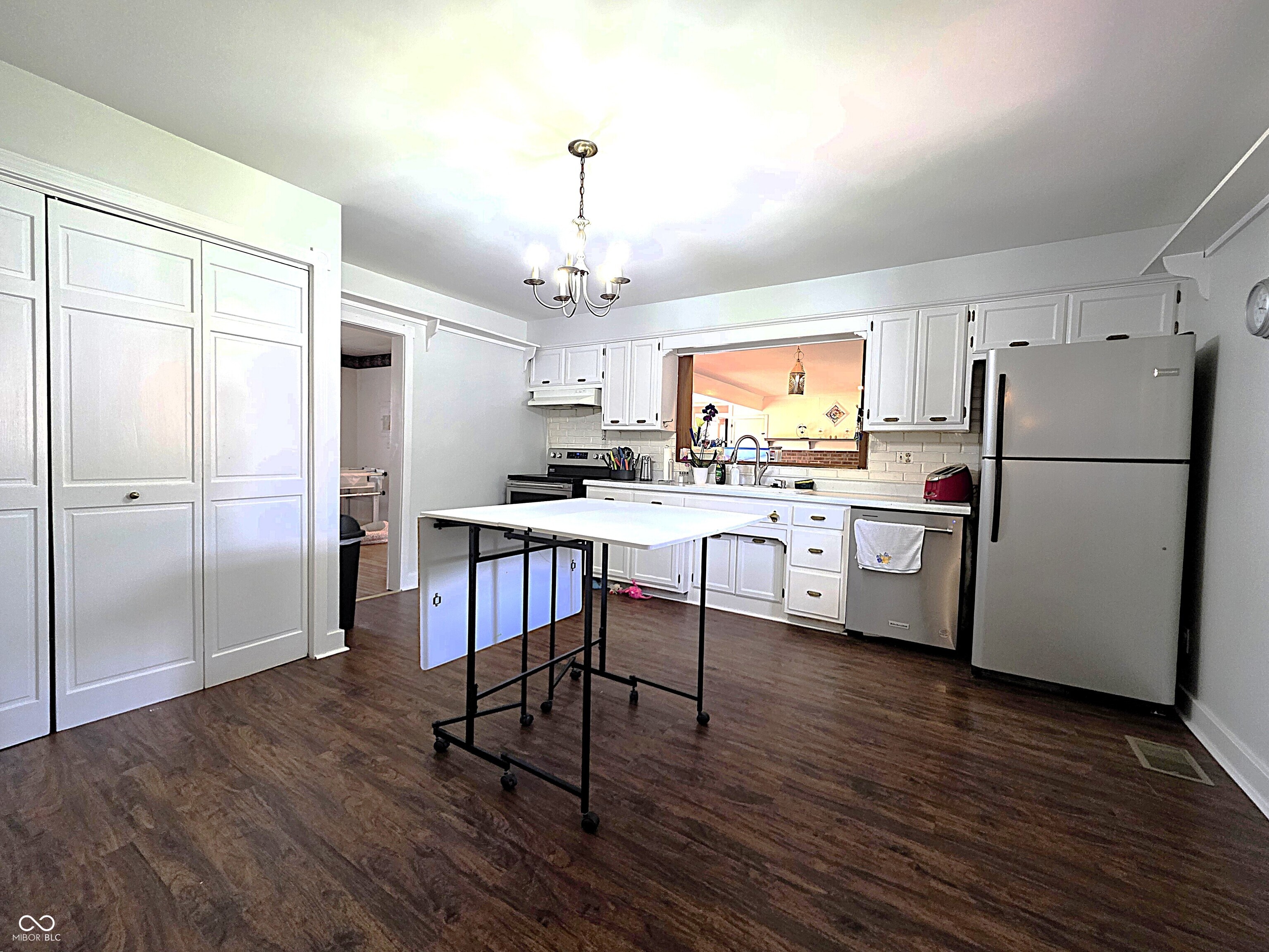 6908 Mendenhall Road, Indianapolis, IN, 46221 photo 4 of 35