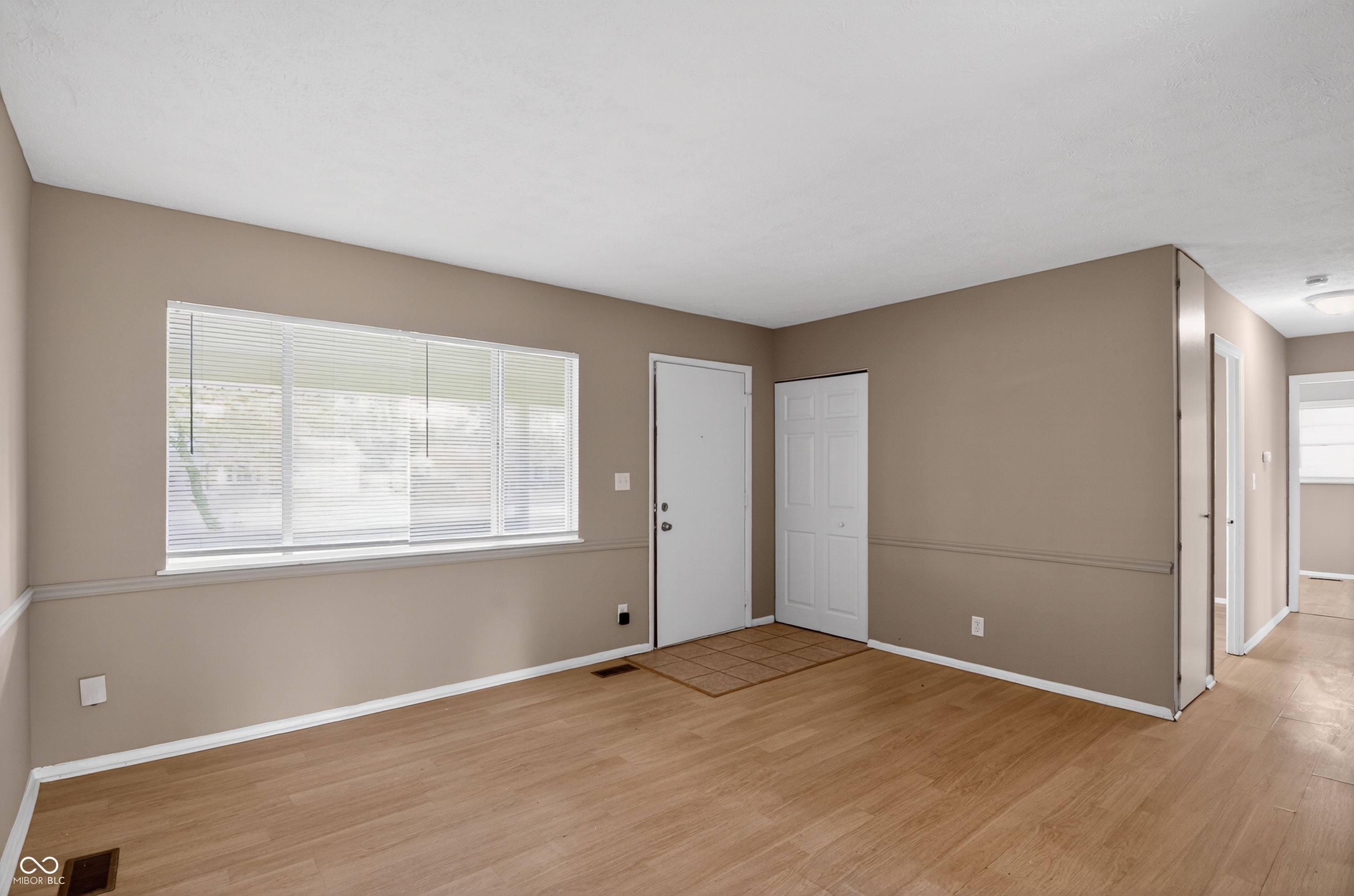 3908 N Mitthoefer Road, Indianapolis, IN, 46235 photo 4 of 24