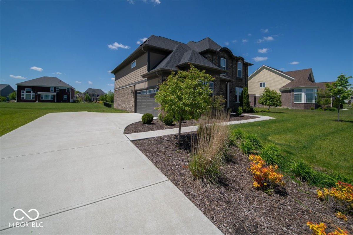 1402 Hove Drive, Greenwood, IN, 46143 photo 4 of 26