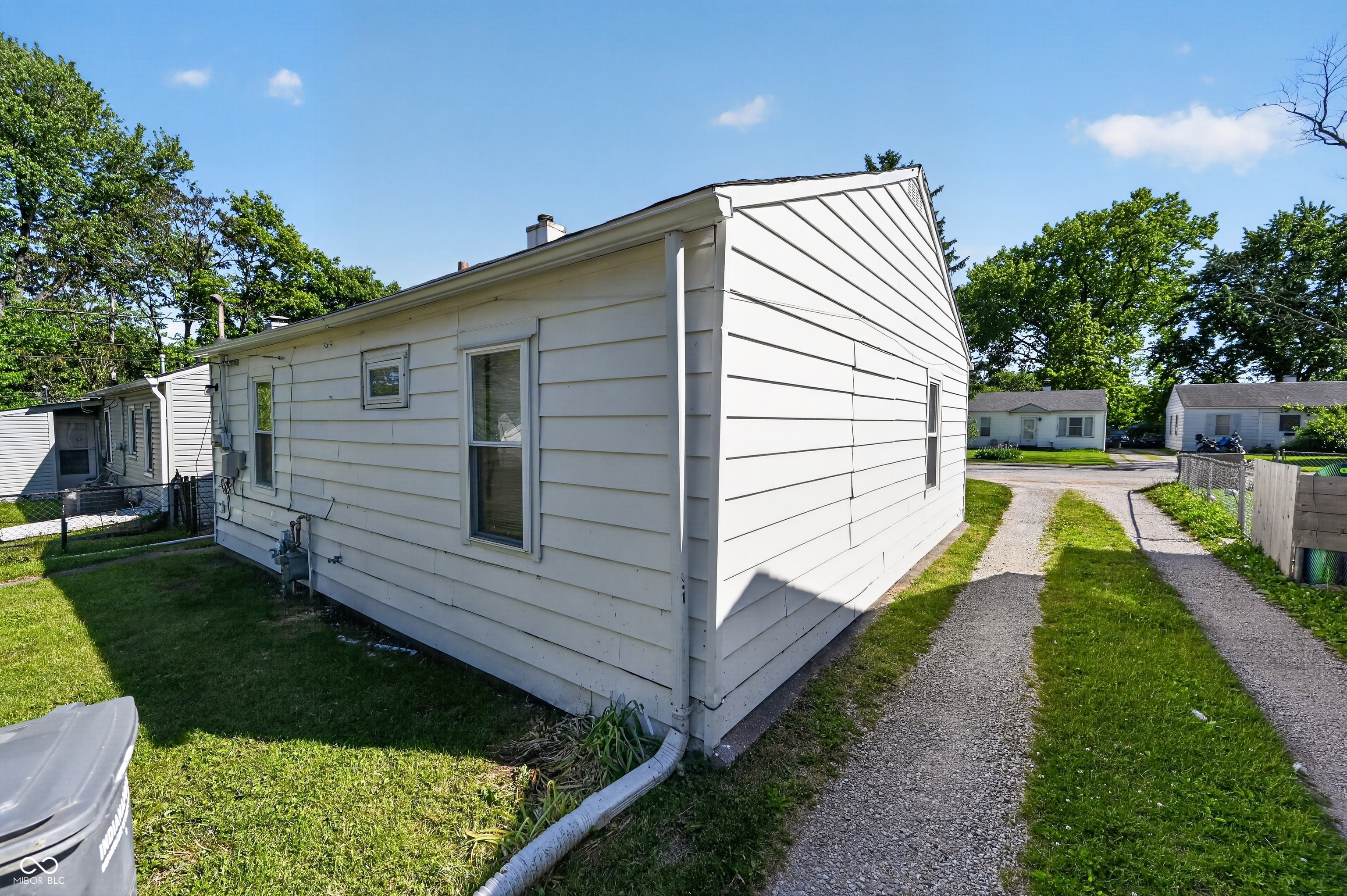 5936 E Shimer Avenue, Indianapolis, IN, 46219 photo 4 of 30