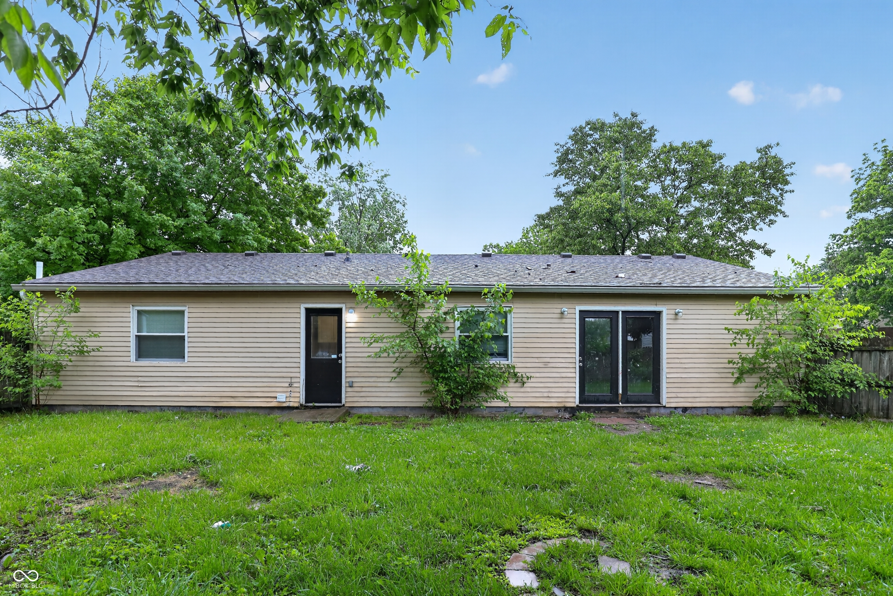 3245 Eastbrooke Circle, Indianapolis, IN, 46235 photo 4 of 15
