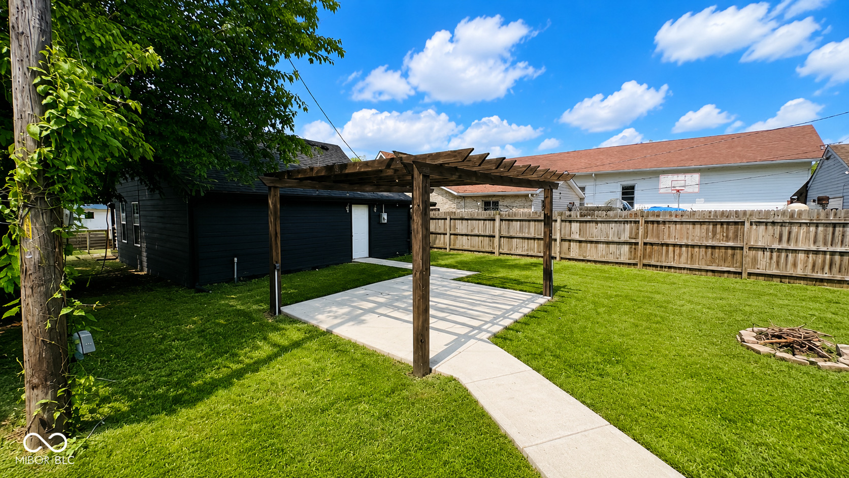 915 Saint Paul Street, Indianapolis, IN, 46203 photo 4 of 22