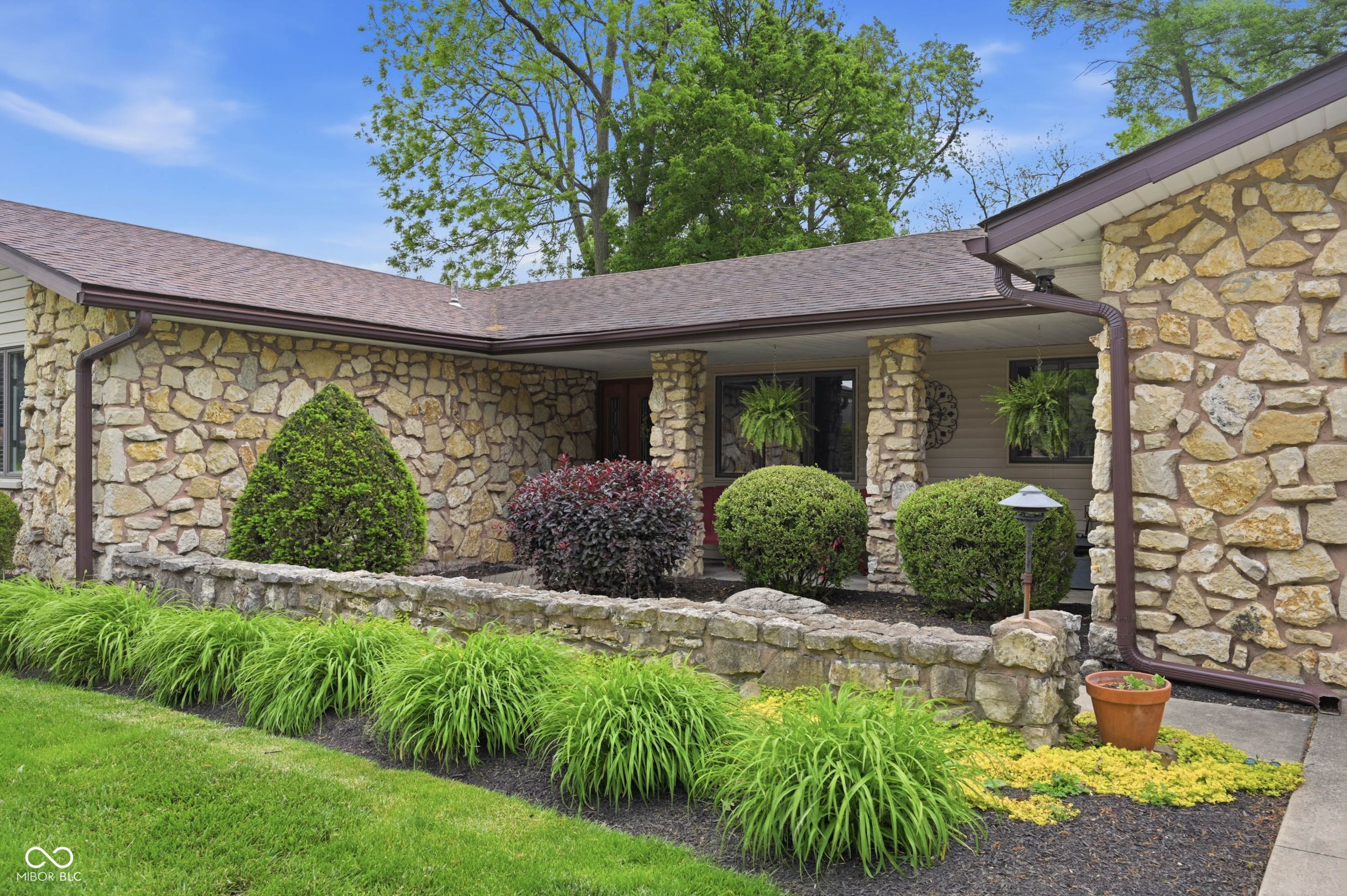 2215 W Woodmont Drive, Muncie, IN, 47304 photo 4 of 31
