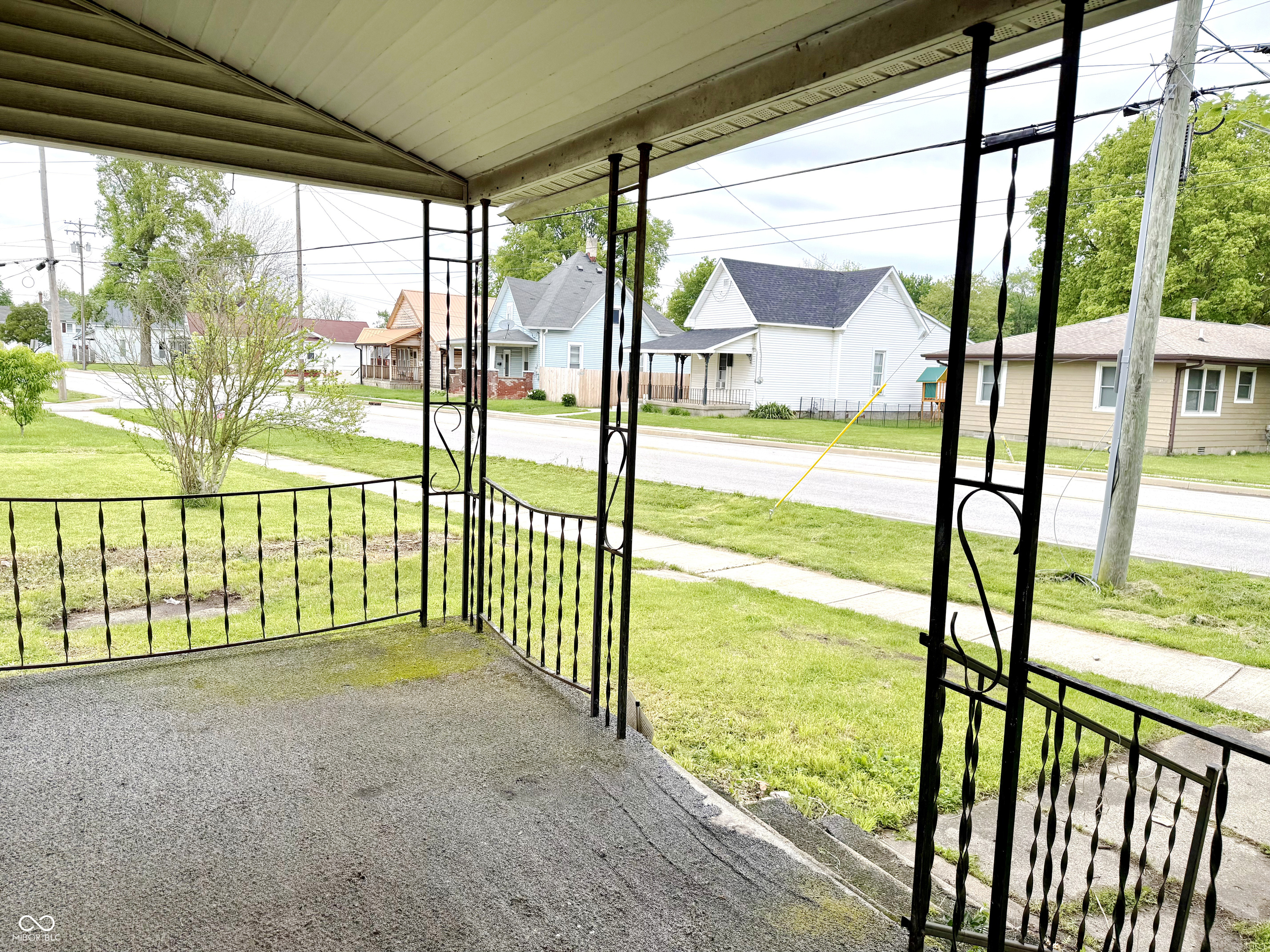 1327 S Harrison Street, Shelbyville, IN, 46176 photo 4 of 50