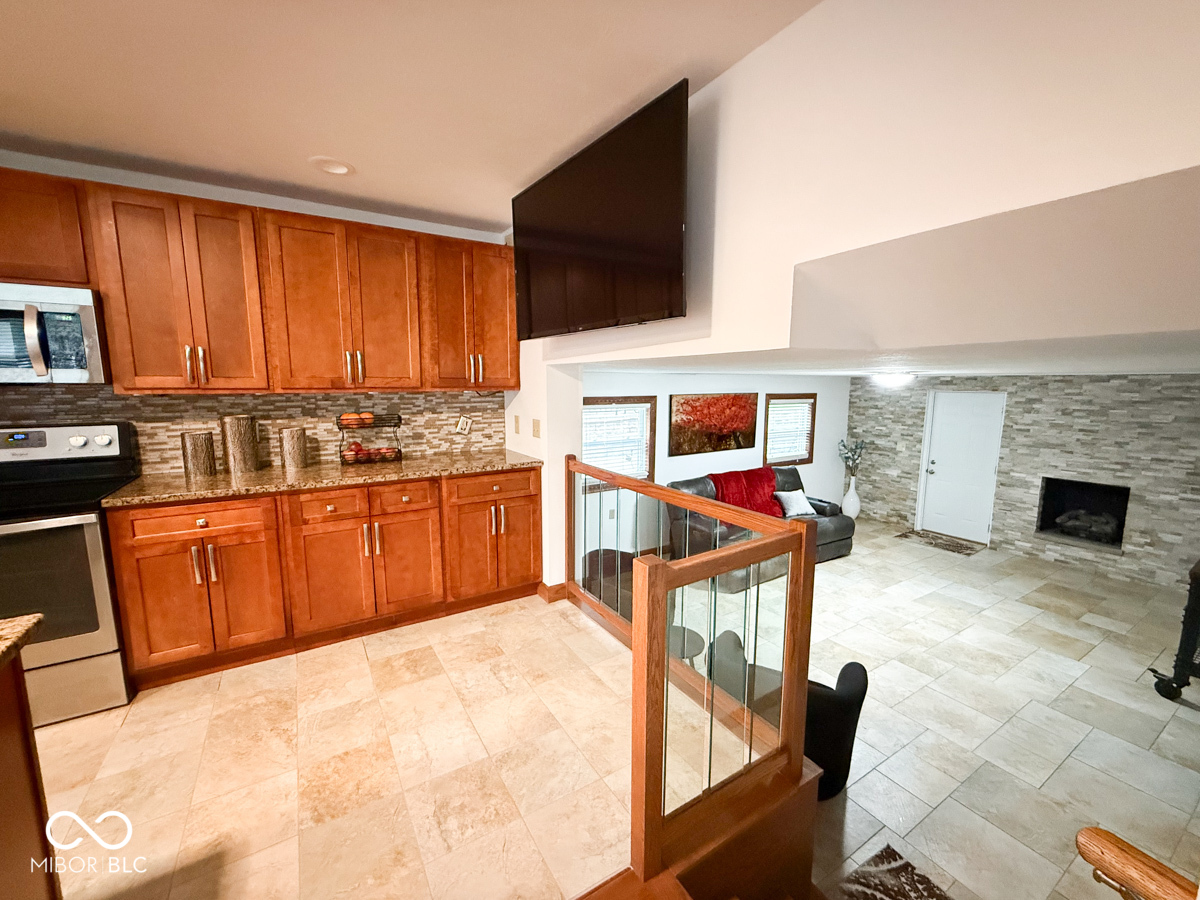 1106 Fairfield Drive, Shelbyville, IN, 46176 photo 4 of 23