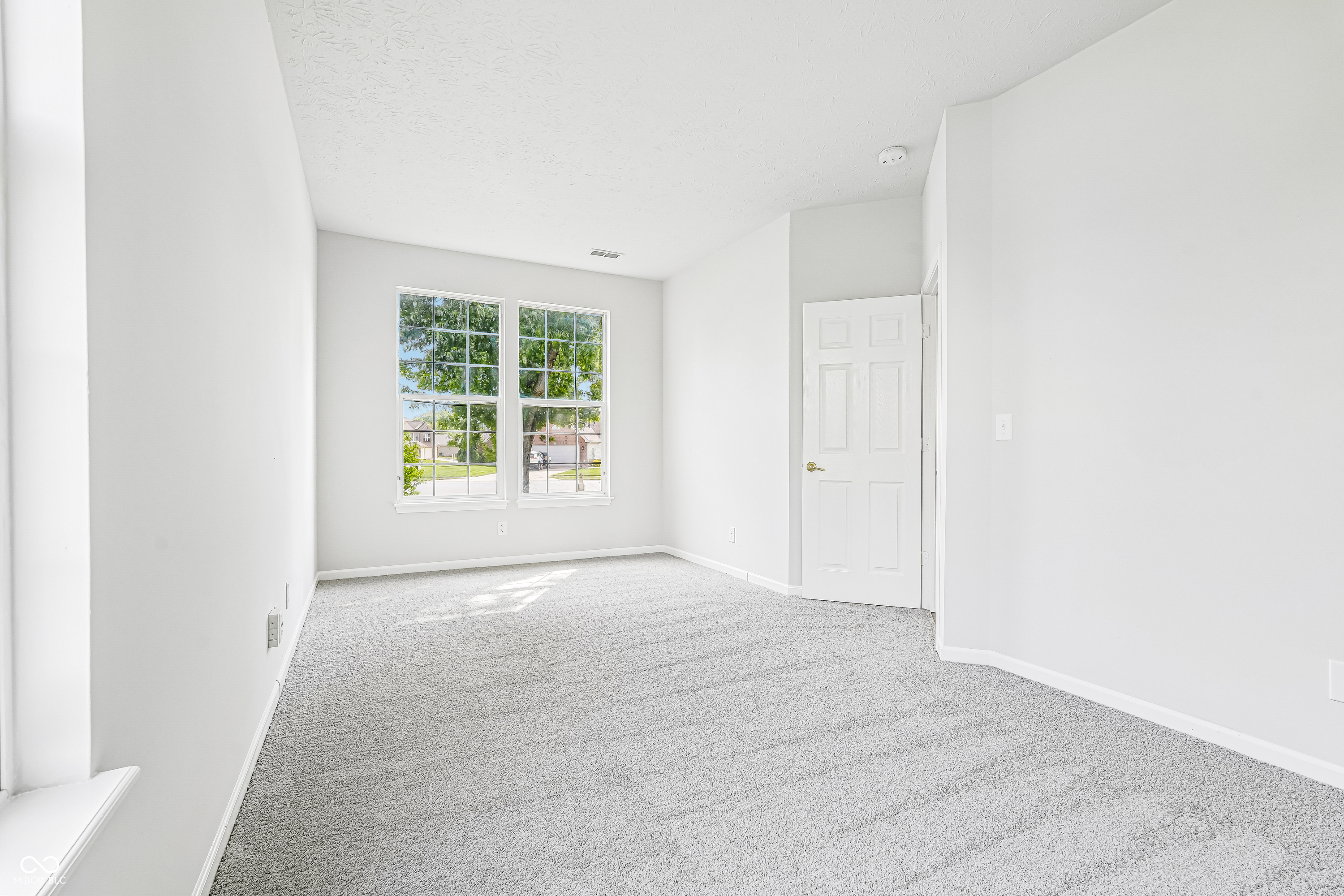 2082 Lawrin Court, Indianapolis, IN, 46234 photo 4 of 48