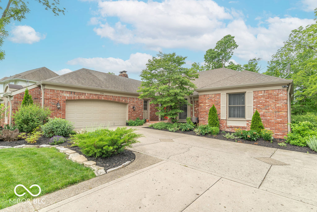 2280 Woodsway Drive, Greenwood, IN, 46143 photo 4 of 60