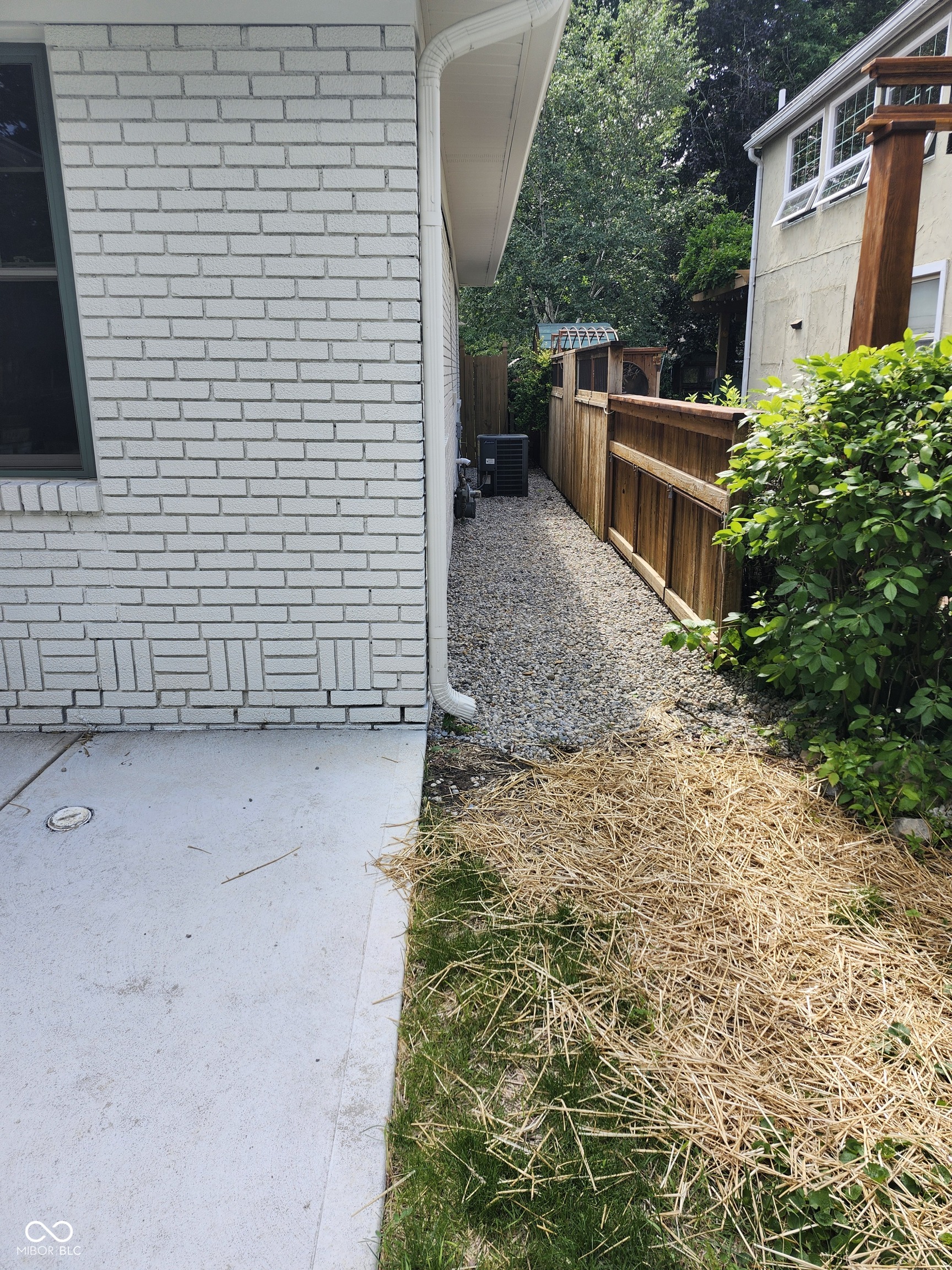 5608 CARROLLTON Avenue, Indianapolis, IN, 46220 photo 4 of 28