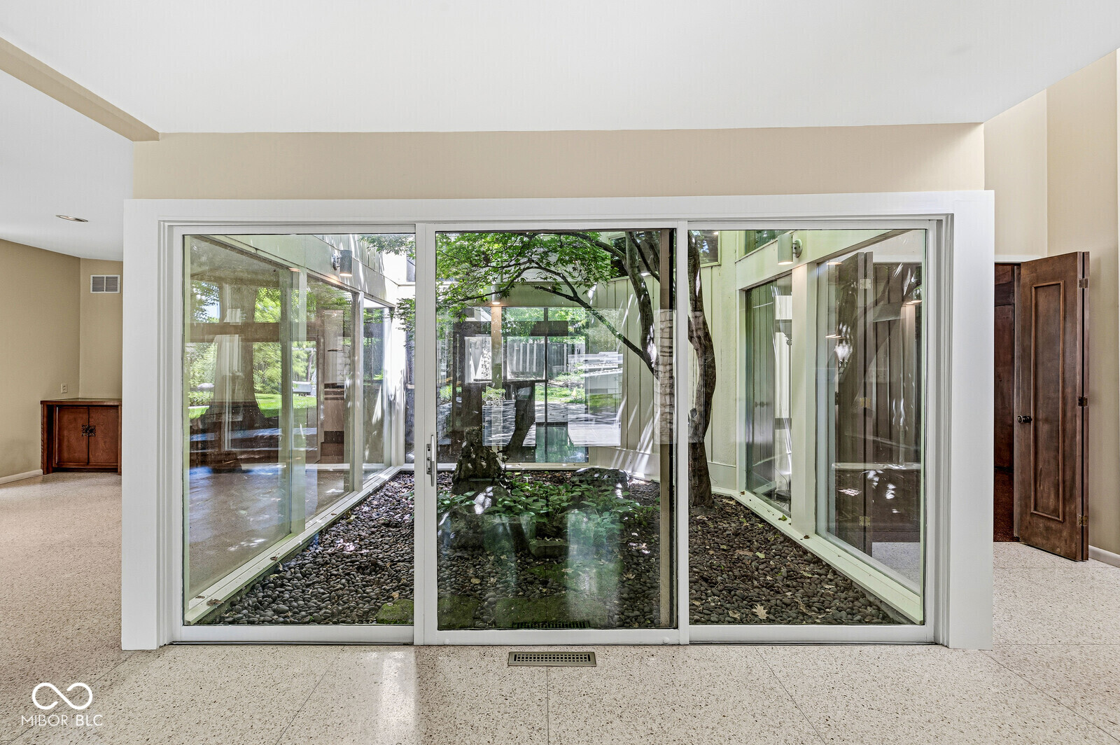 232 Williams Drive, Indianapolis, IN, 46260 photo 4 of 35
