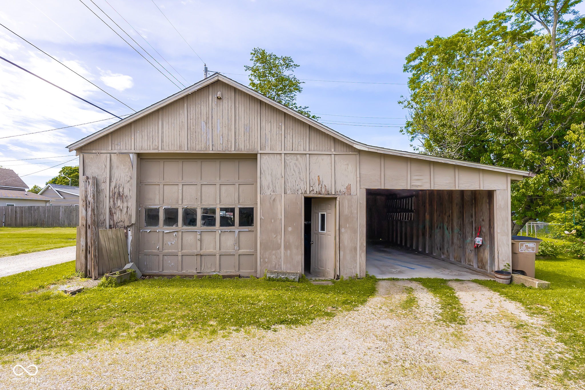 2411 Ohio Avenue, Columbus, IN, 47201 photo 4 of 48