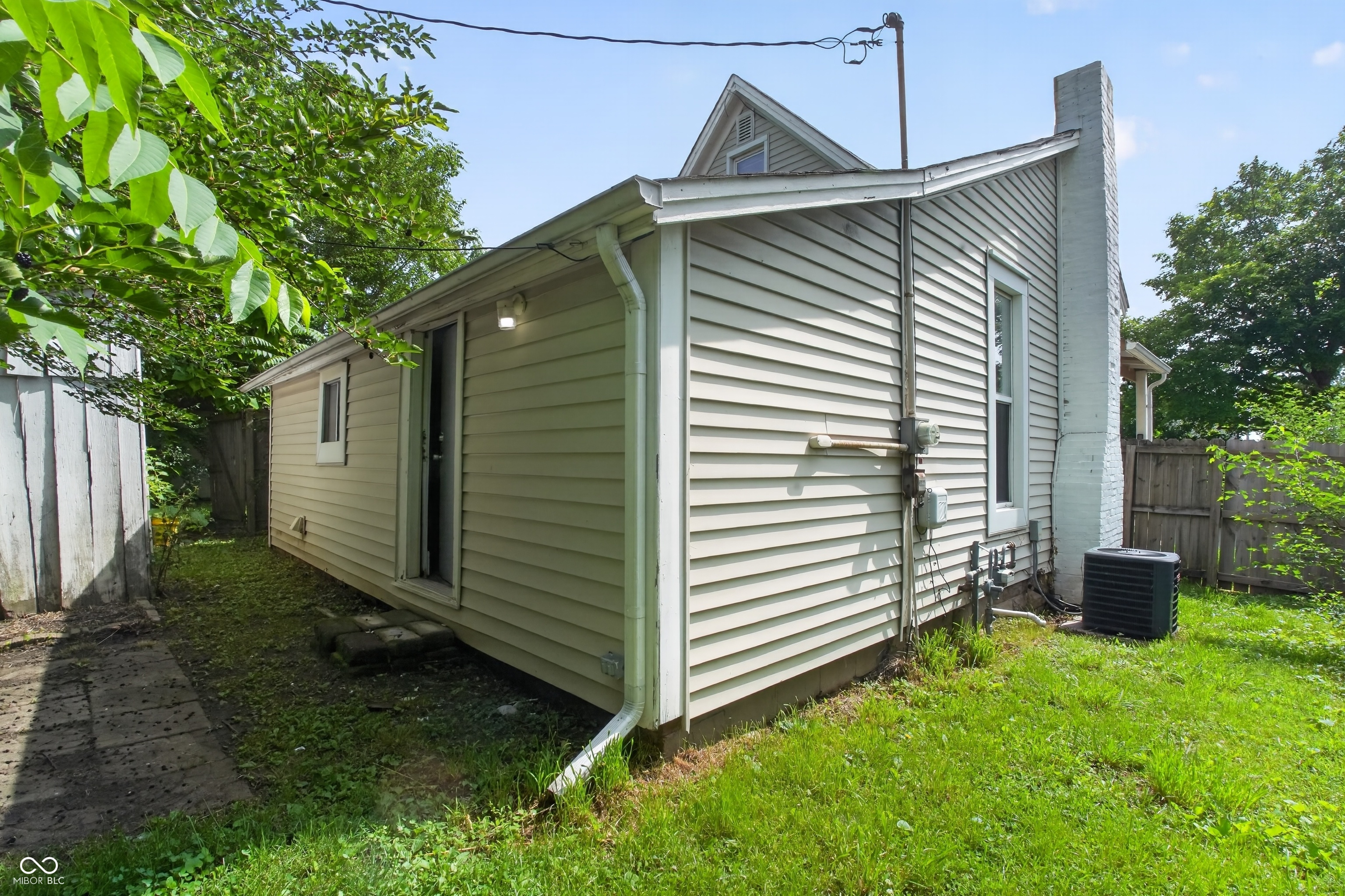 14 Wood Street, Greenfield, IN, 46140 photo 4 of 26
