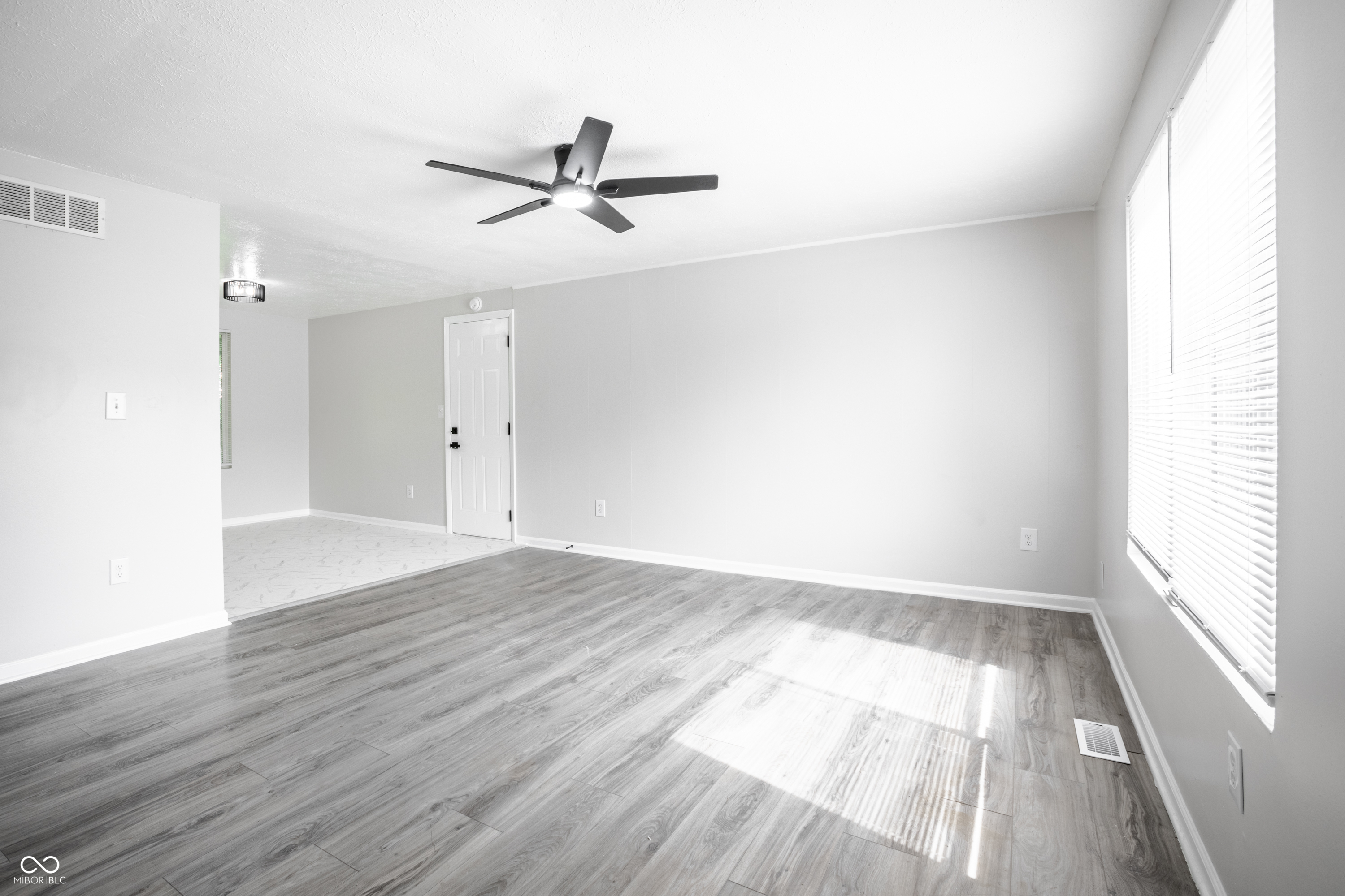 612 Woodlark Drive, Indianapolis, IN, 46229 photo 4 of 24