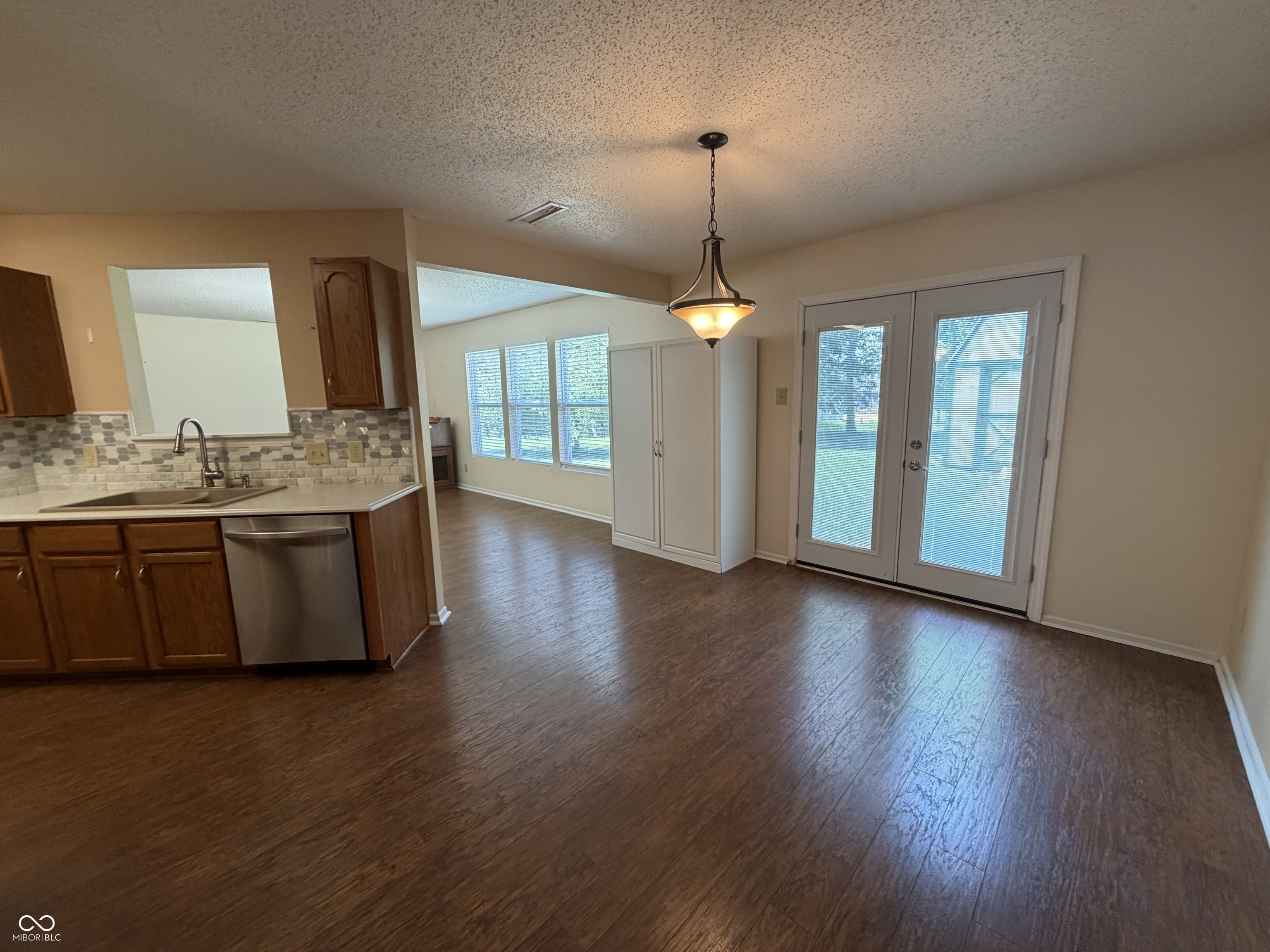 632 Runnymede Court, Greenfield, IN, 46140 photo 4 of 33