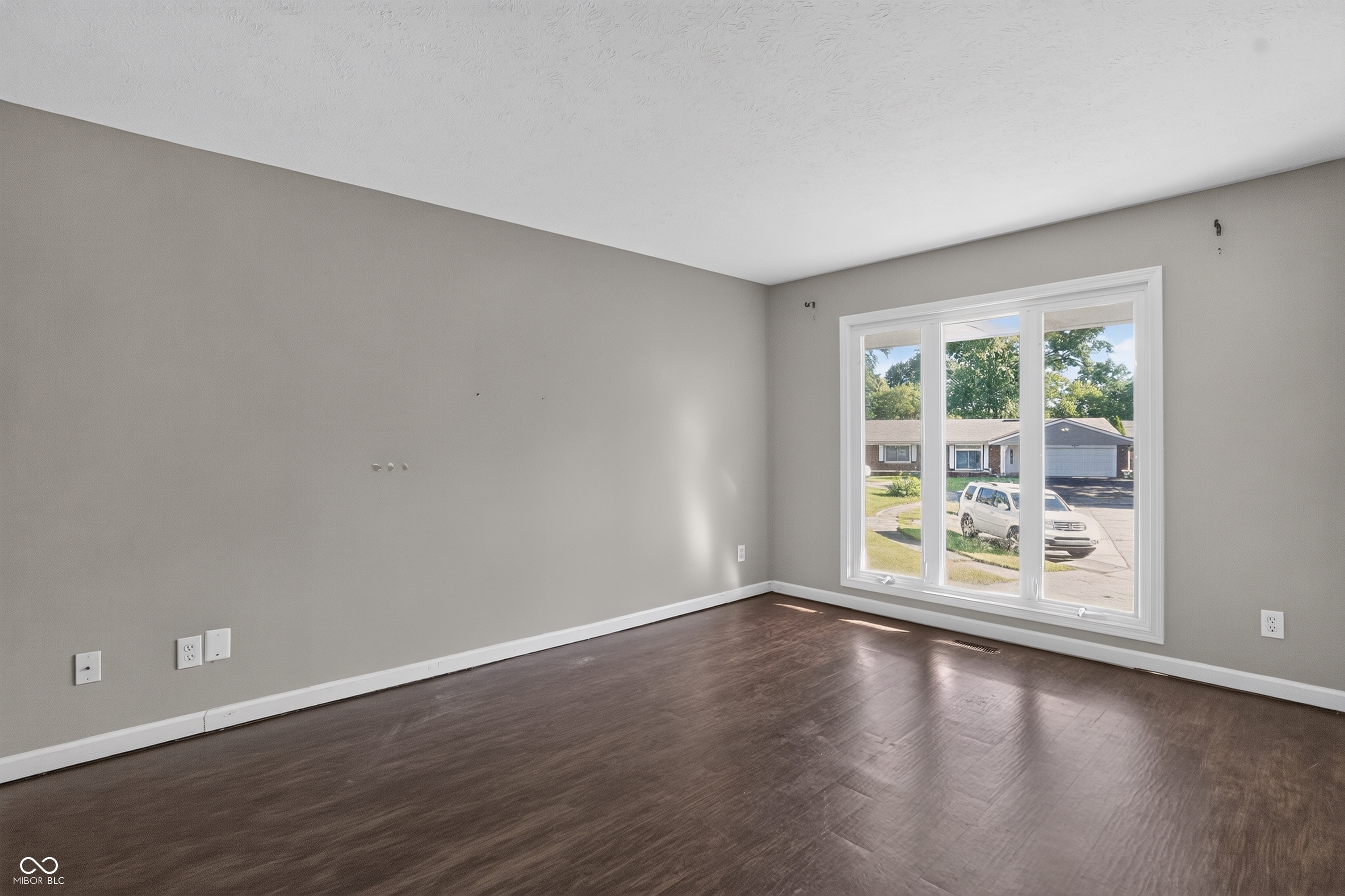 8737 Montery Court, Indianapolis, IN, 46226 photo 4 of 22
