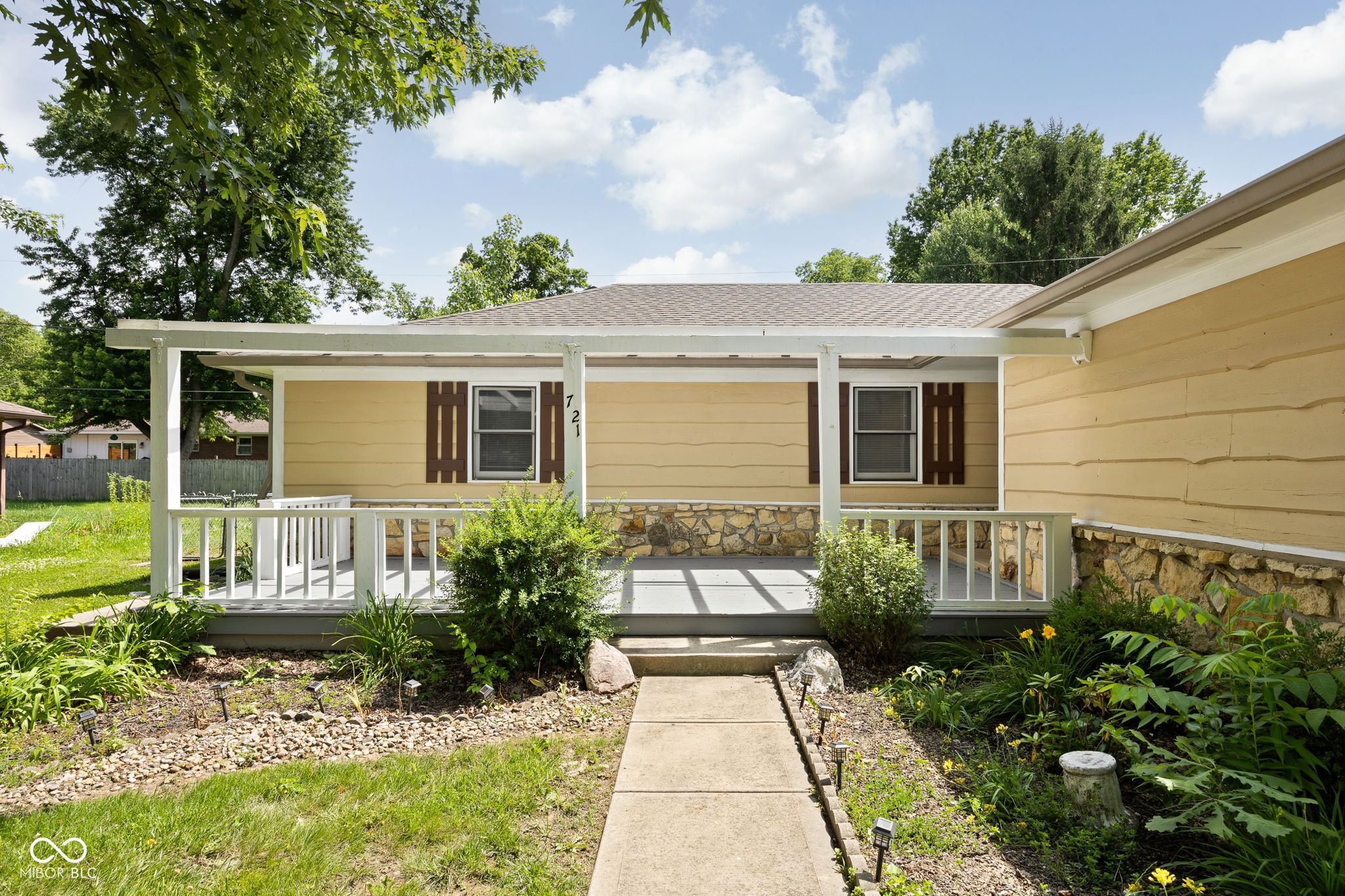 721 Pioneer Drive, Indianapolis, IN, 46217 photo 4 of 38