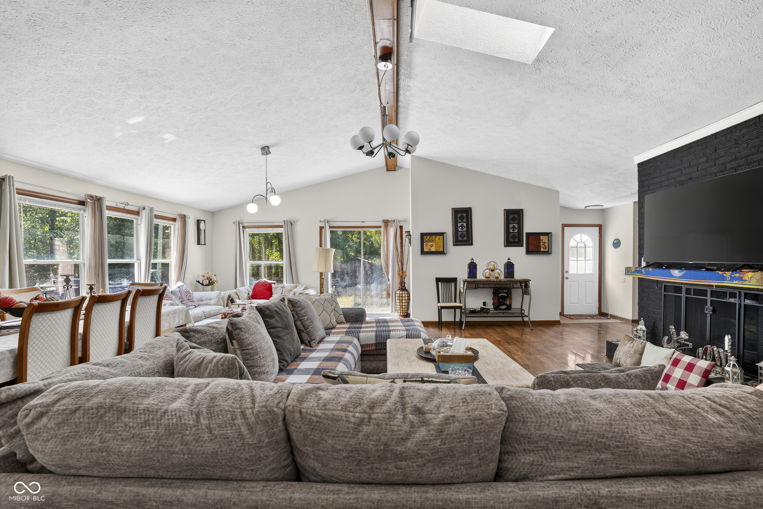 602 S 840 E, Zionsville, IN, 46077 photo 4 of 54
