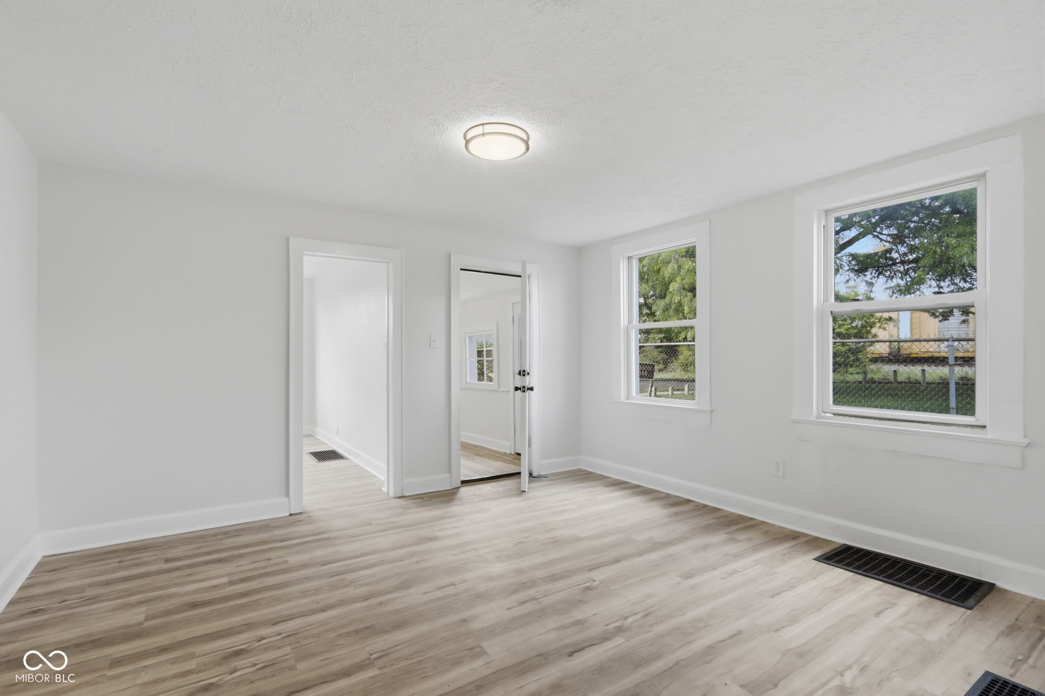 260 E Beecher Street, Indianapolis, IN, 46225 photo 4 of 27