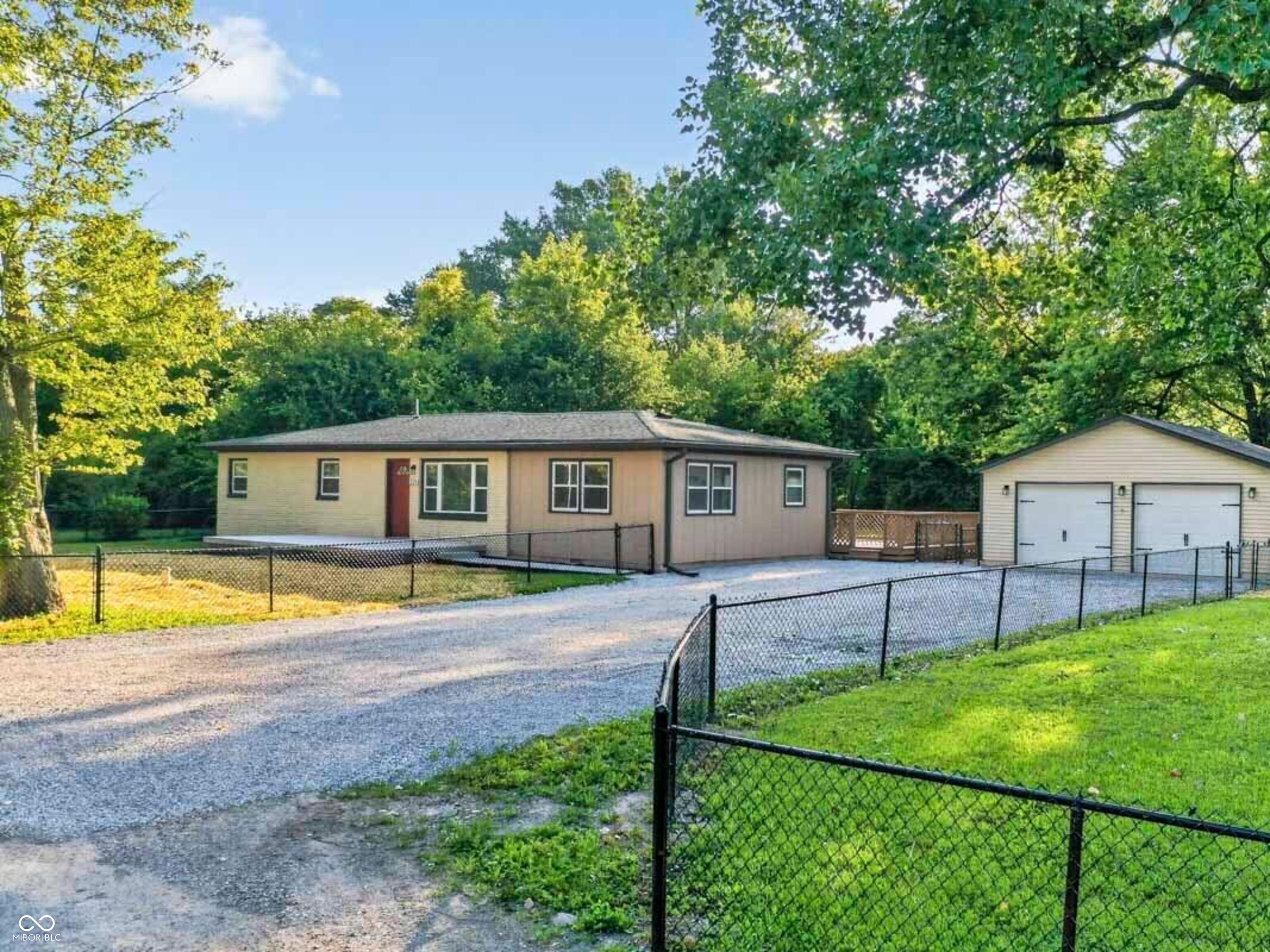 1325 N Wittfield Street, Indianapolis, IN, 46229 photo 4 of 49