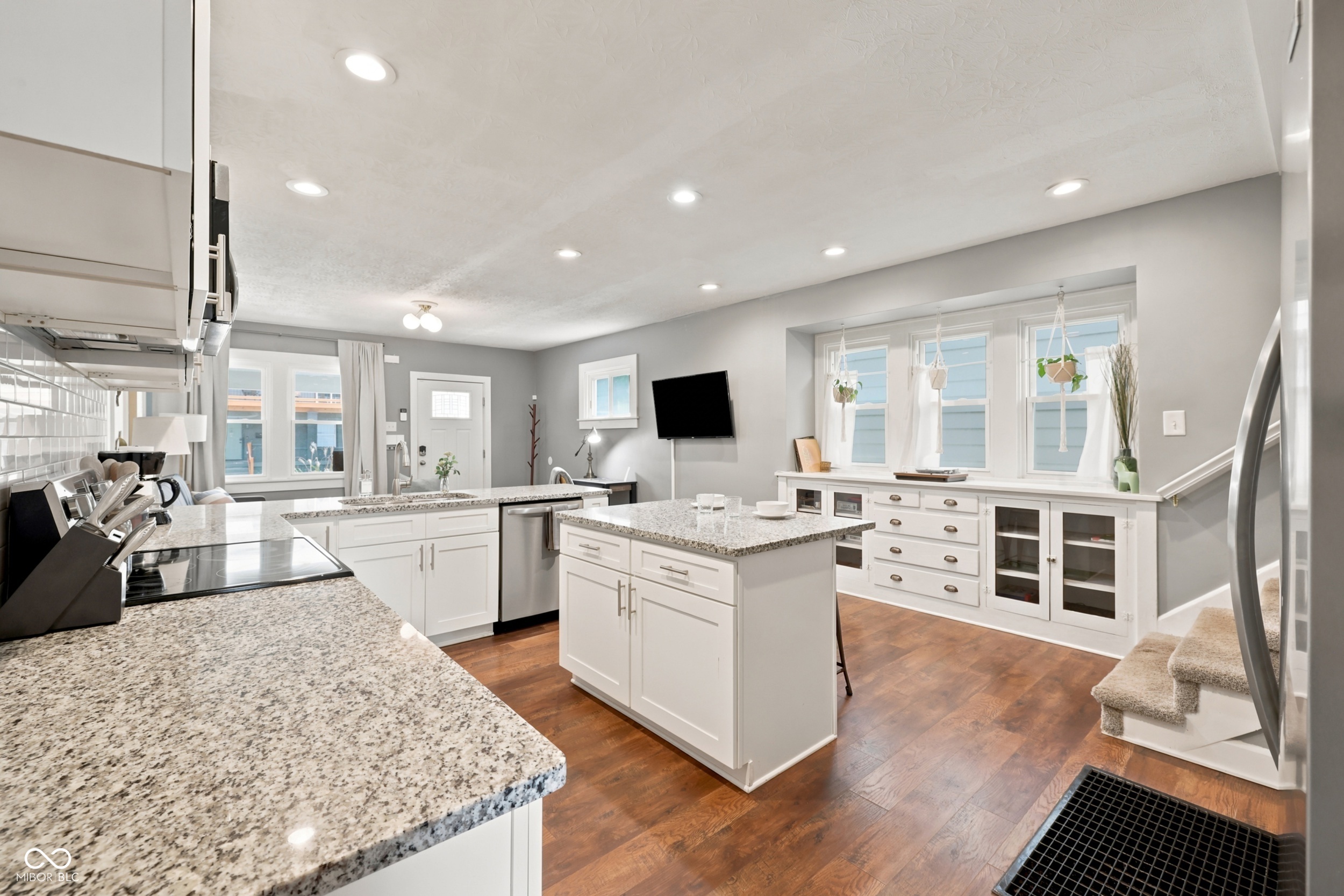 1526 S East Street, Indianapolis, IN, 46225 photo 4 of 27