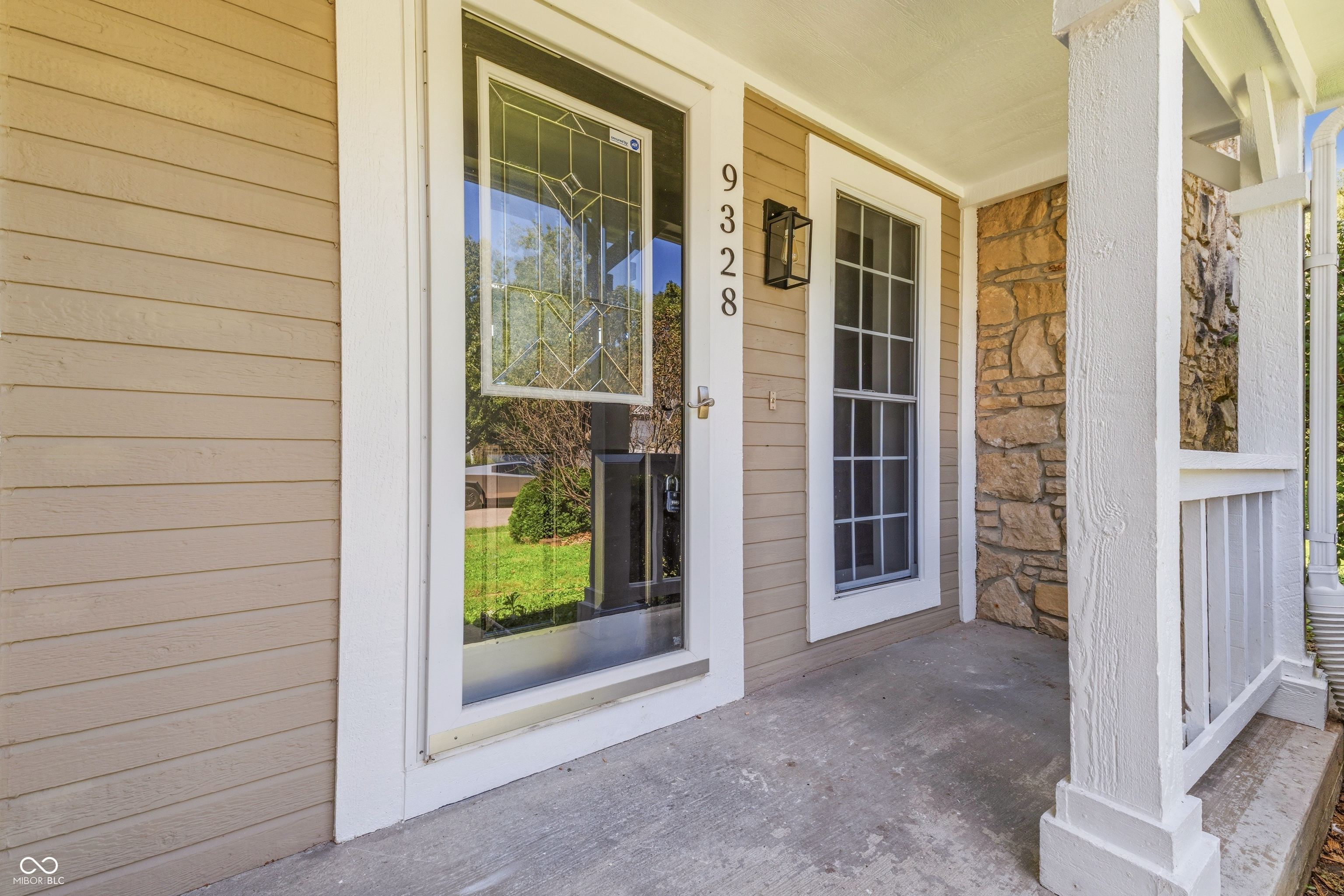 9328 Homeside Drive, Indianapolis, IN, 46250 photo 4 of 46