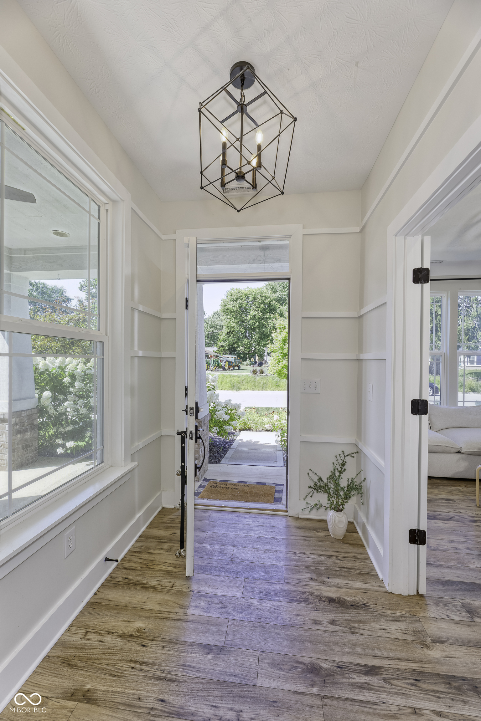 105 Thomas Point Drive, Fortville, IN, 46040 photo 4 of 65