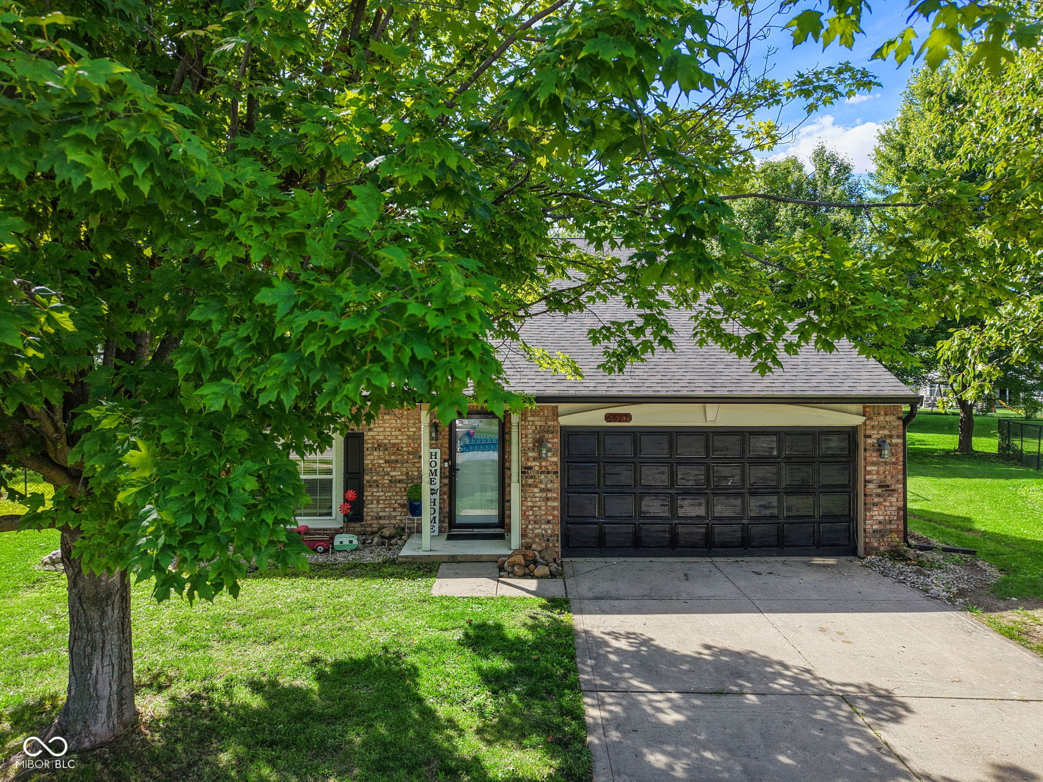6677 Wimbledon Drive, Zionsville, IN, 46077 photo 4 of 39
