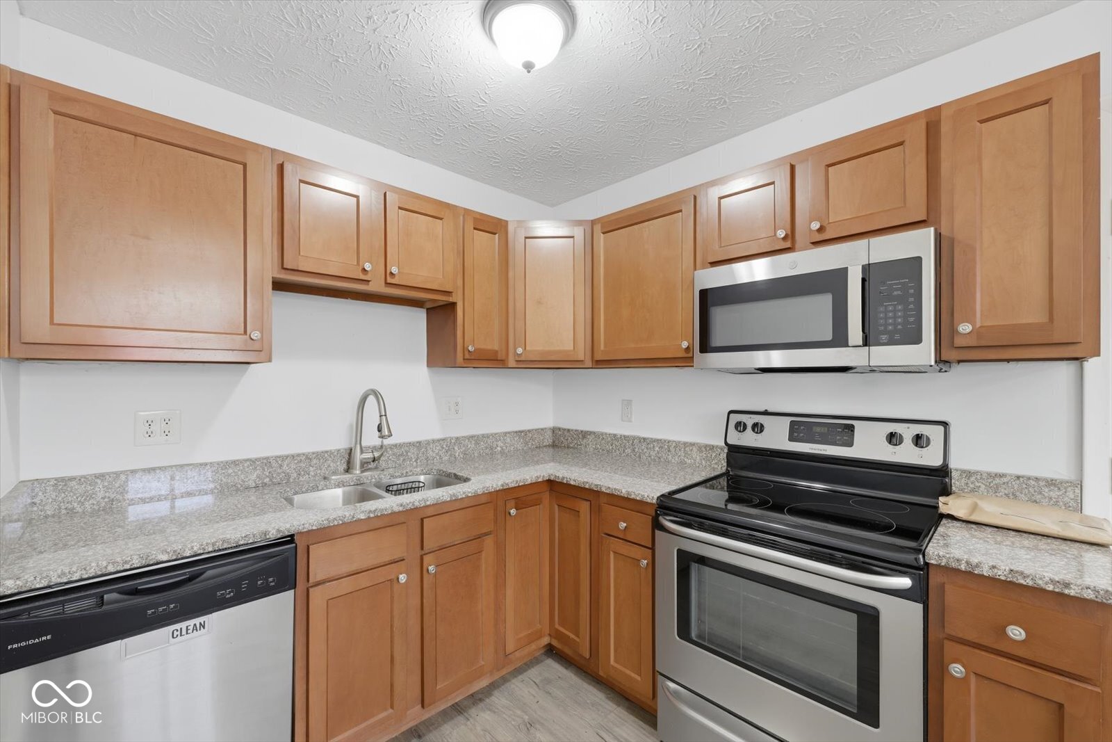 1126 Crestmoor Drive, Shelbyville, IN, 46176 photo 4 of 26