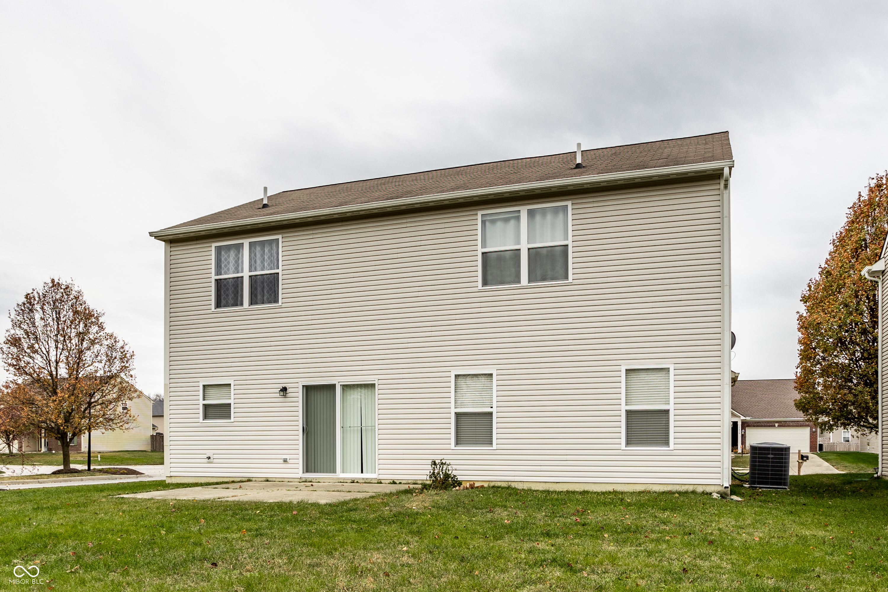 12435 Schoolhouse Road, Fishers, IN, 46037 photo 4 of 46