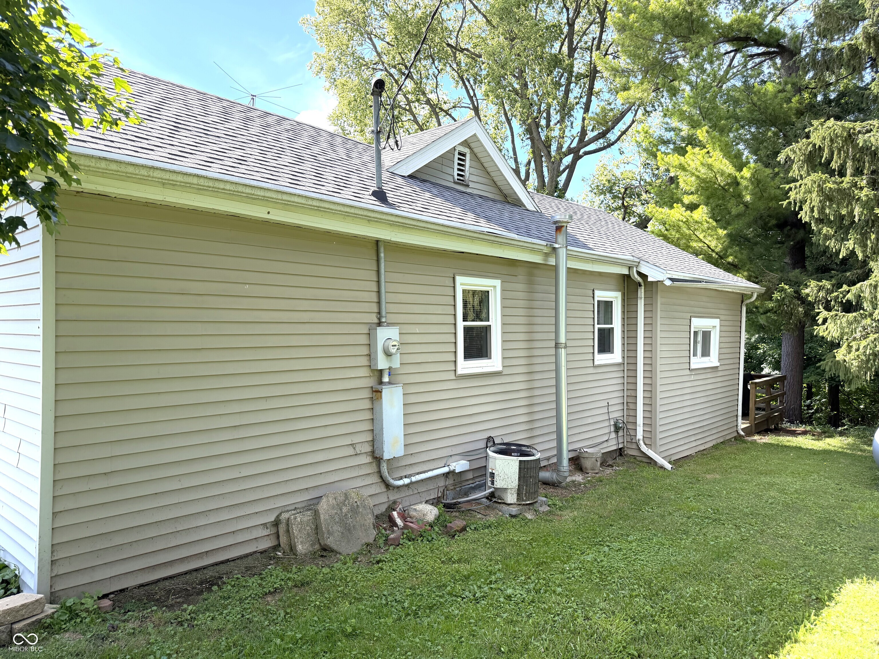 114 E Green Street, Waveland, IN, 47989 photo 4 of 18