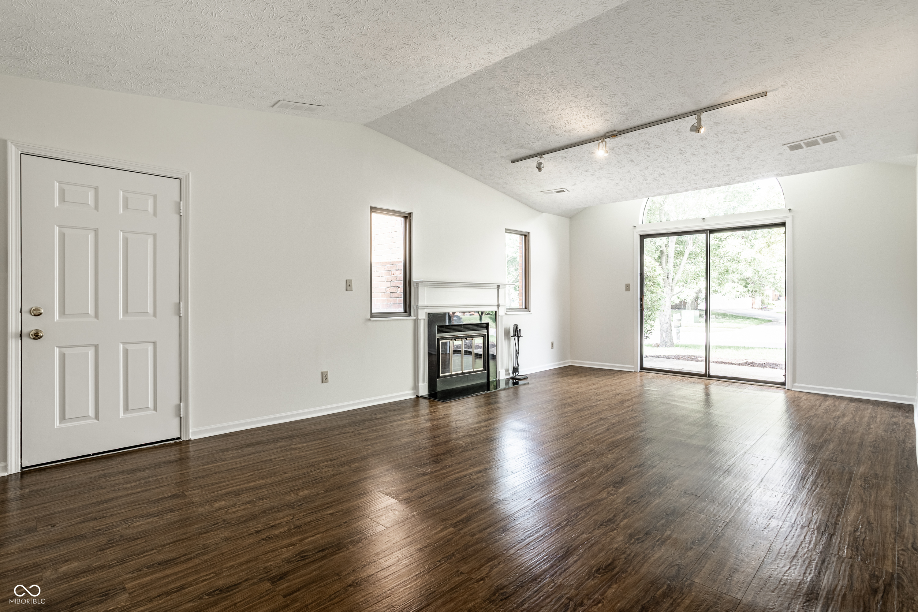 9223 Golden Oaks E, Indianapolis, IN, 46260 photo 4 of 30