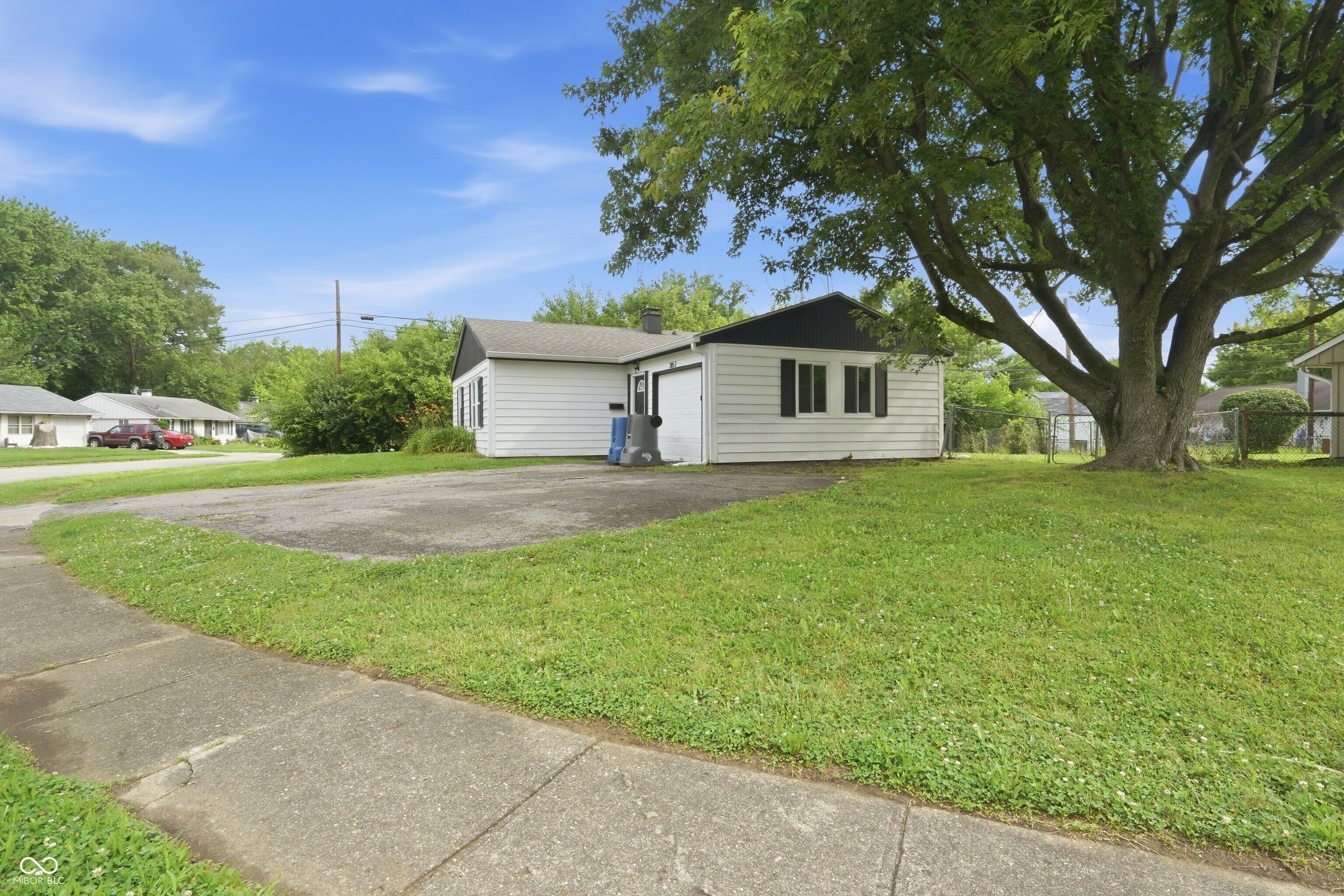 3857 Chateau Drive, Indianapolis, IN, 46226 photo 4 of 30