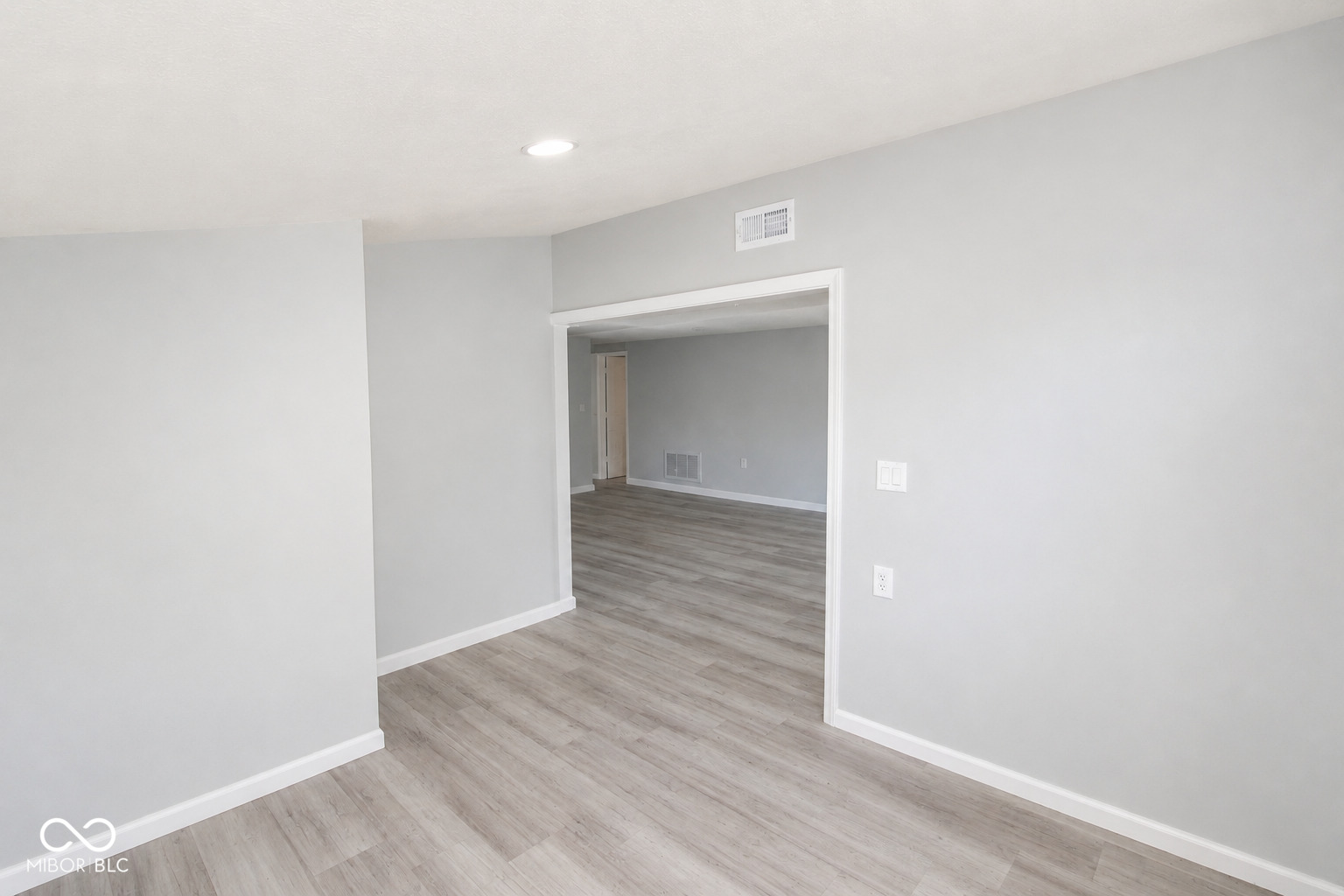 2504 Collier Street, Indianapolis, IN, 46241 photo 4 of 19