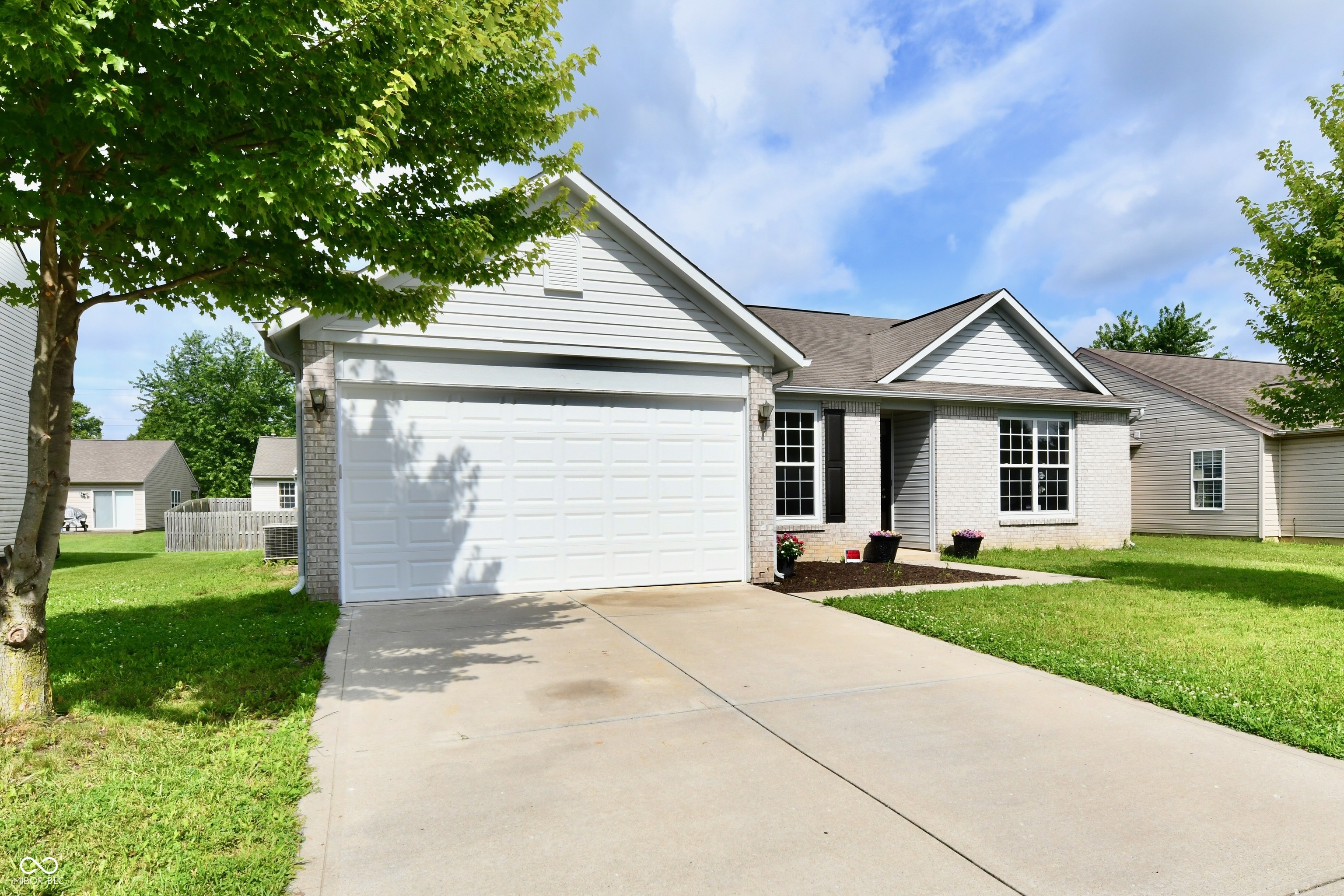 2748 Rothe Lane, Indianapolis, IN, 46229 photo 4 of 47