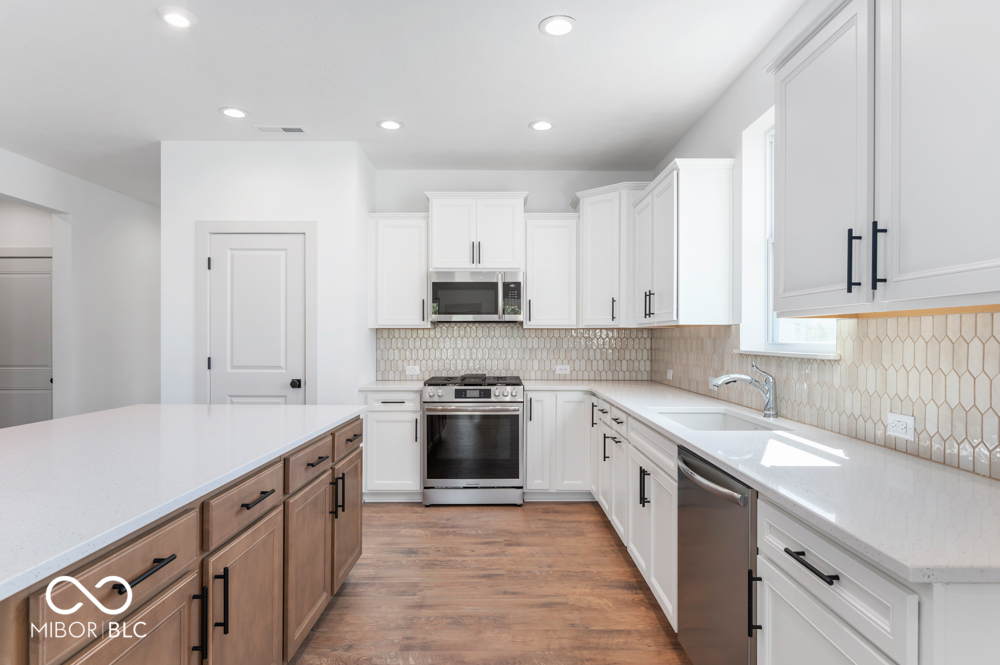 11923 Charles Eric Way, Noblesville, IN, 46060 photo 4 of 10