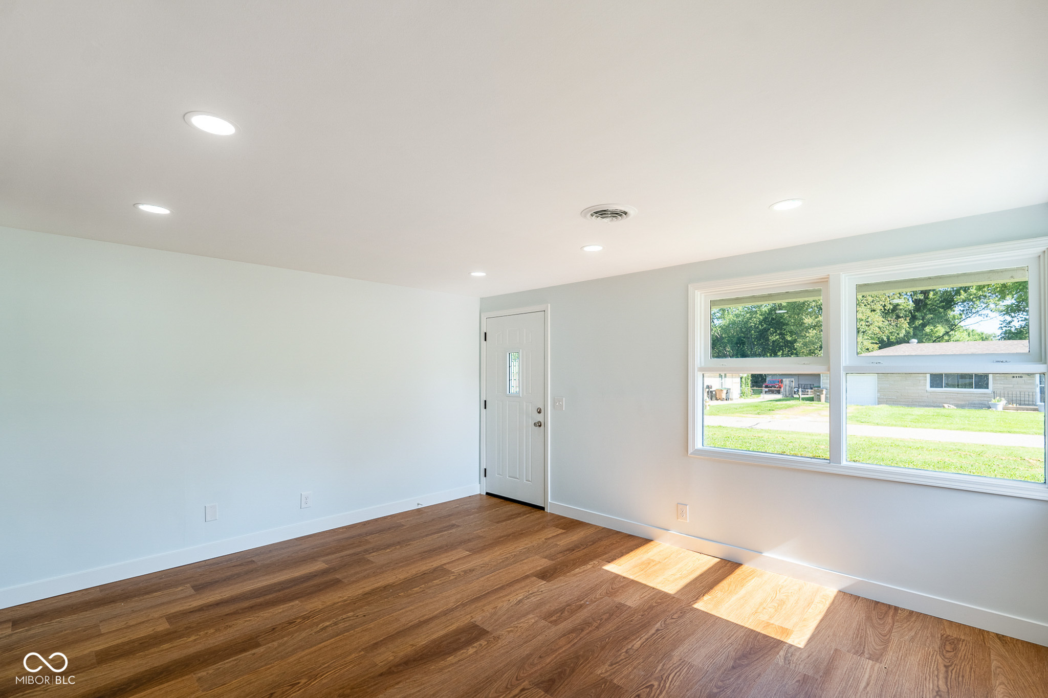 3117 31st Street, Columbus, IN, 47203 photo 4 of 34